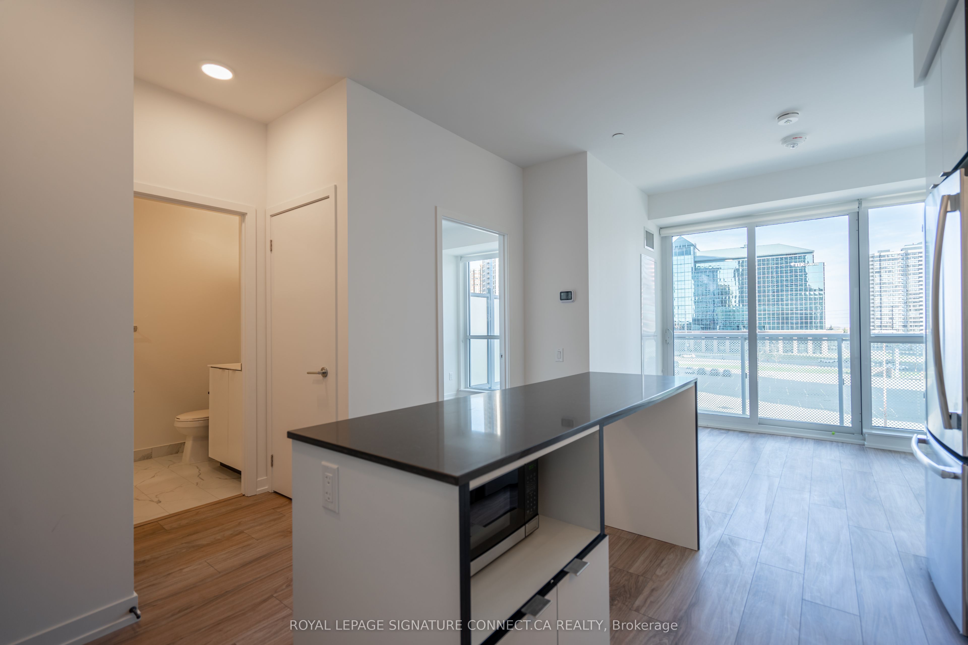 4065 Confederation Parkway 409, Mississauga, ON L5B 0L4 photo 3