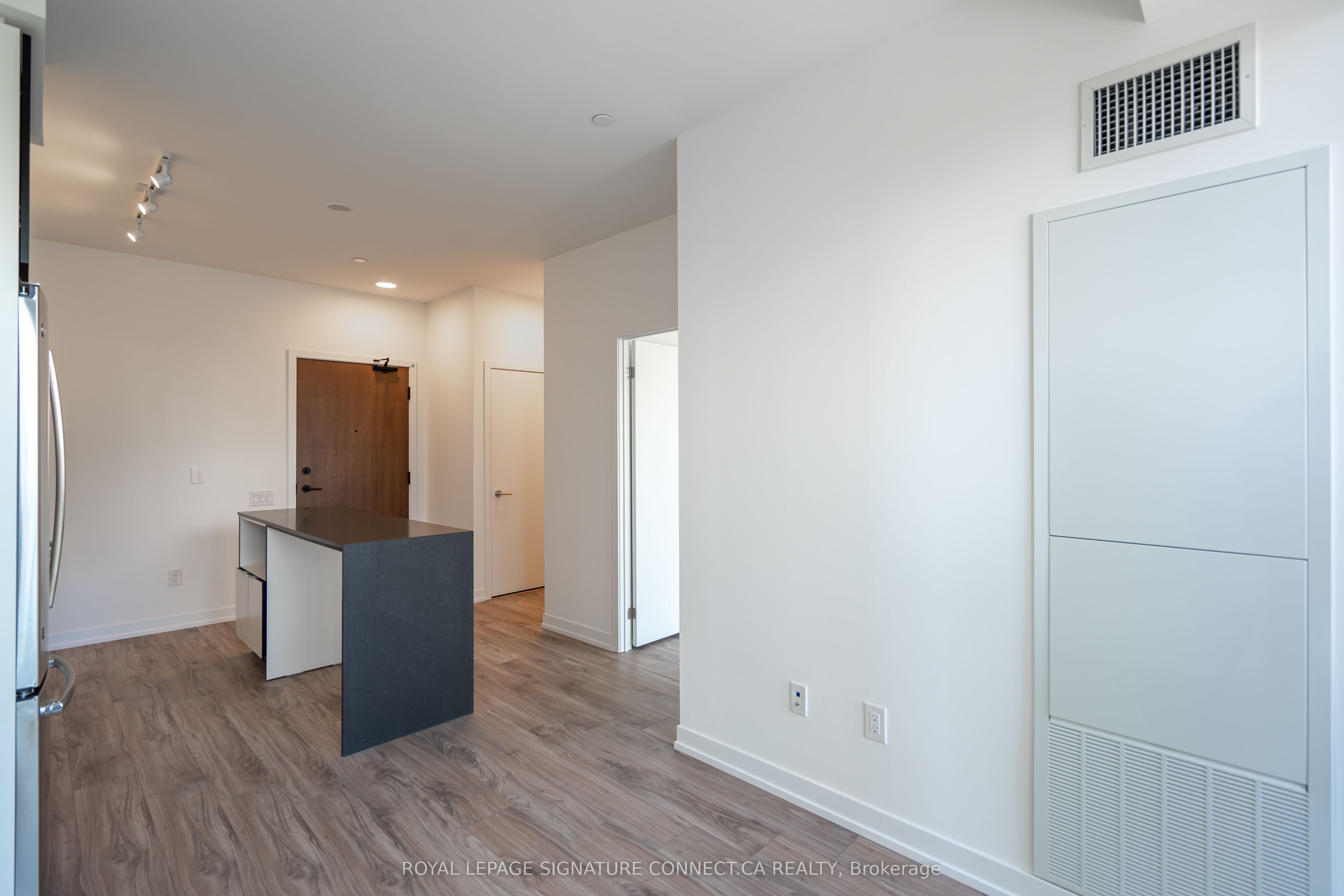 4065 Confederation Parkway 409, Mississauga, ON L5B 0L4 photo 4