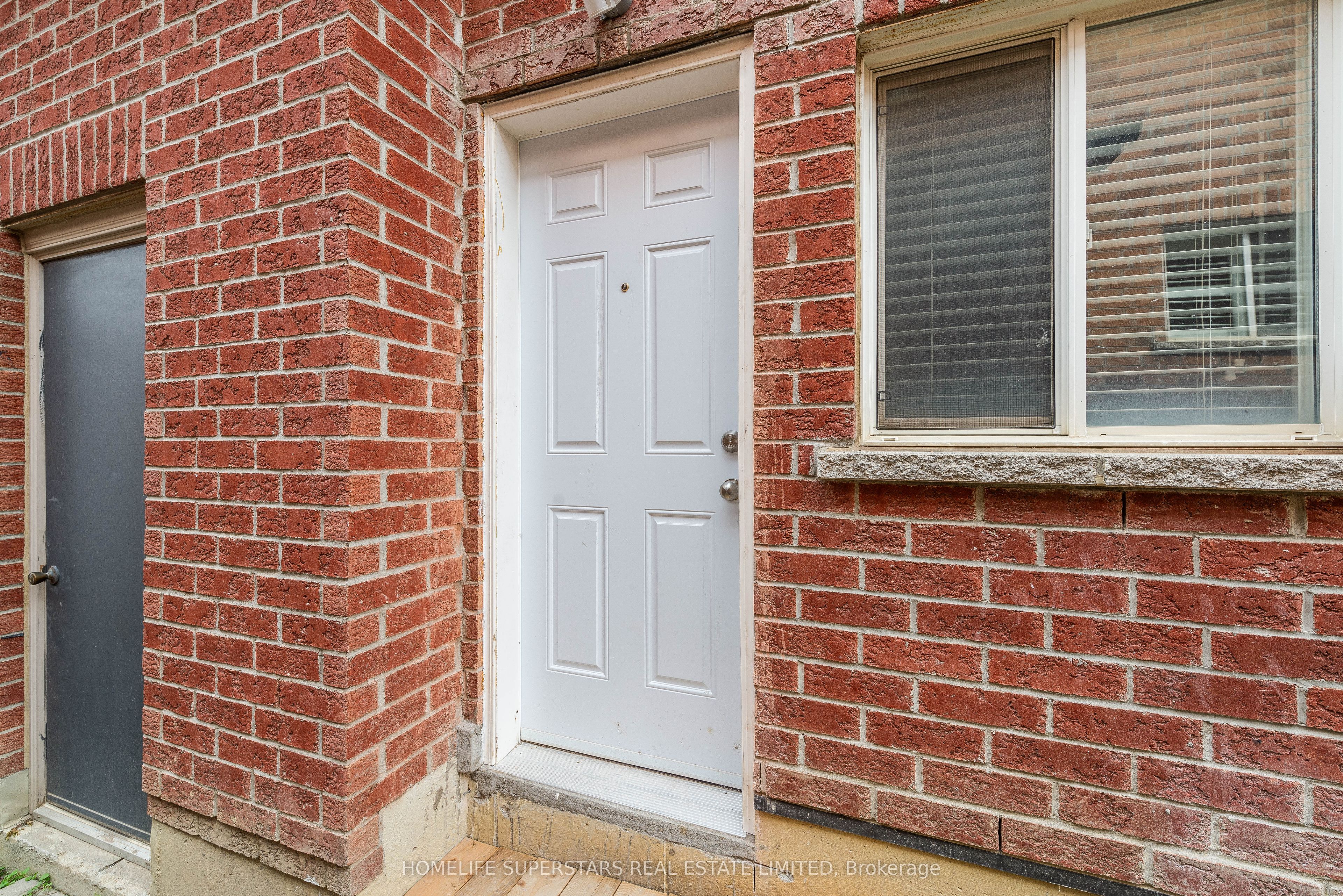 20 Mactier Road, Brampton, ON L6P 1N9 photo 2