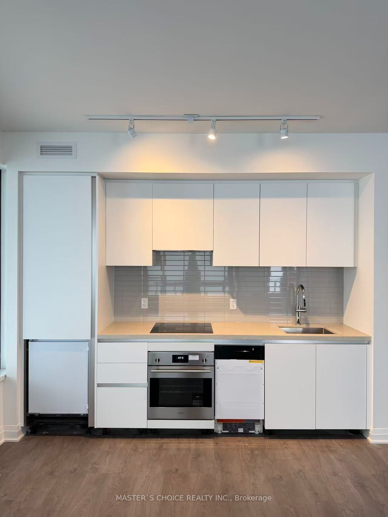 4015 The Exchange Drive 4204, Mississauga, ON L5B 0N9 photo 2