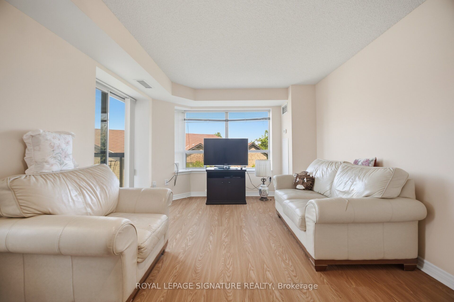 300 Ray Lawson Boulevard 313, Brampton, ON L6Y 5H5 photo 3
