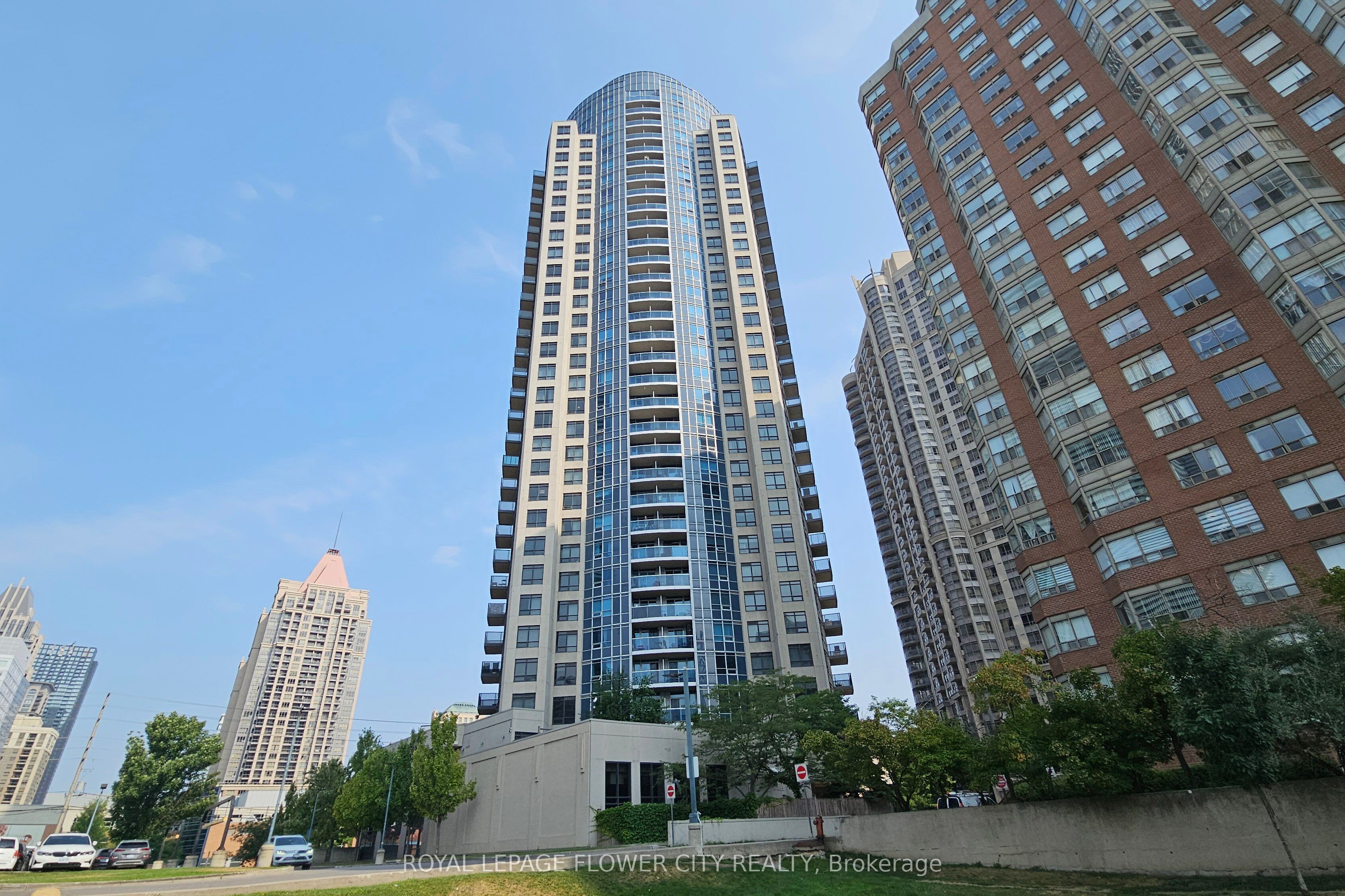330 Burnhamthorpe Road W 1902, Mississauga, ON L5B 0E1 photo 2