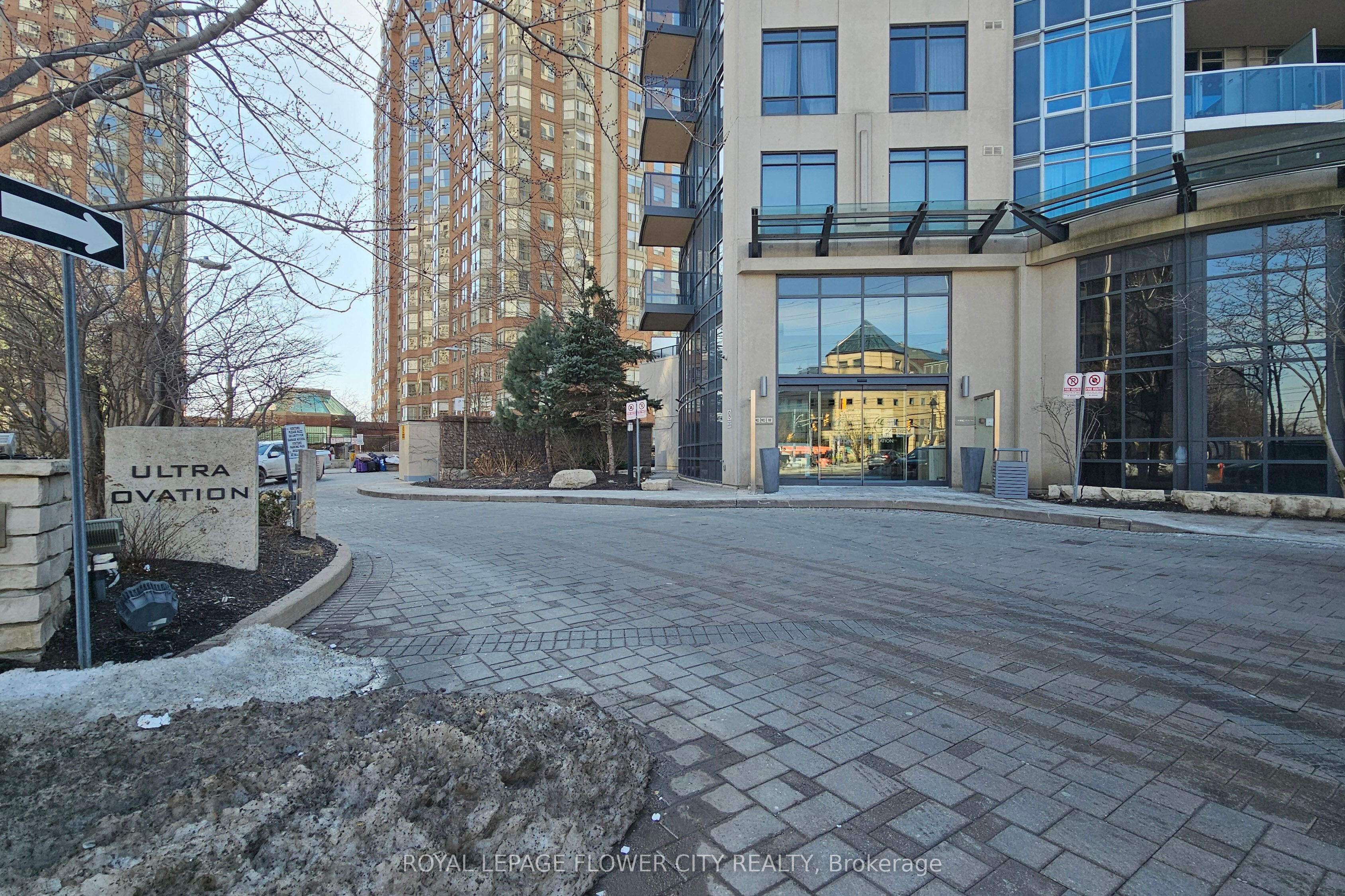 330 Burnhamthorpe Road W 1902, Mississauga, ON L5B 0E1 photo 3