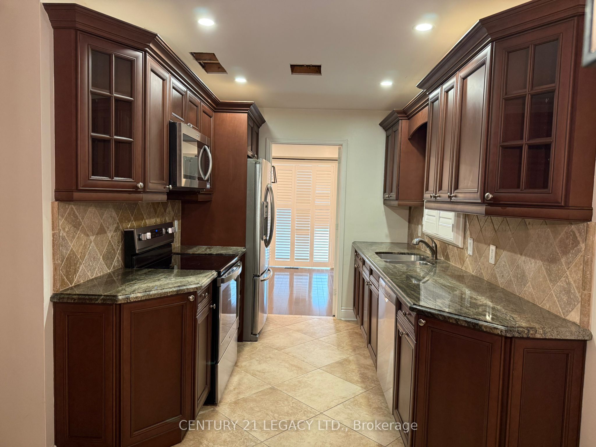 6772 Dolmage Court, Mississauga, ON L5N 4V9 photo 2