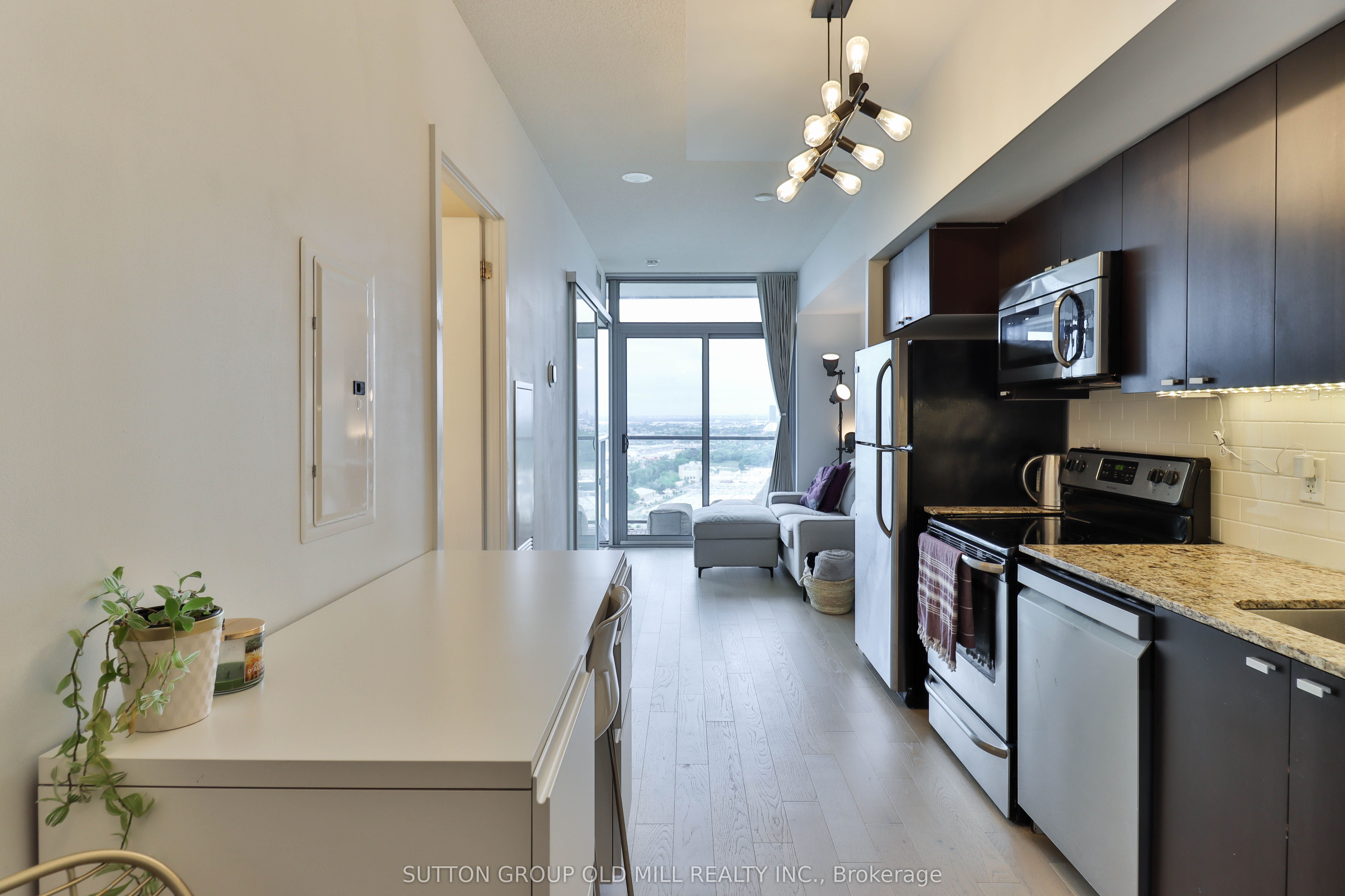 105 The Queensway 2709, Toronto, ON M6S 5B5 photo 4