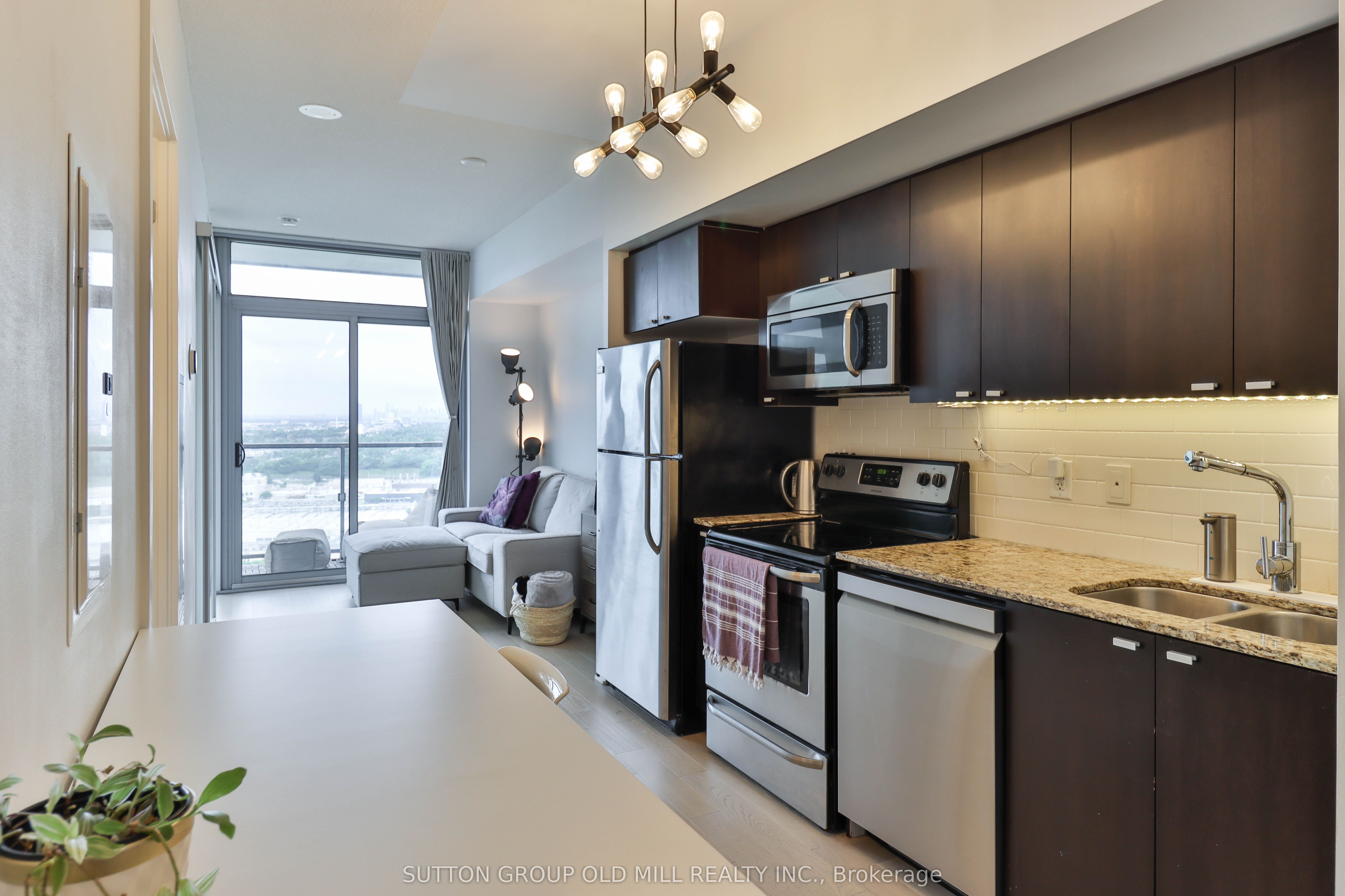 105 The Queensway 2709, Toronto, ON M6S 5B5 photo 5