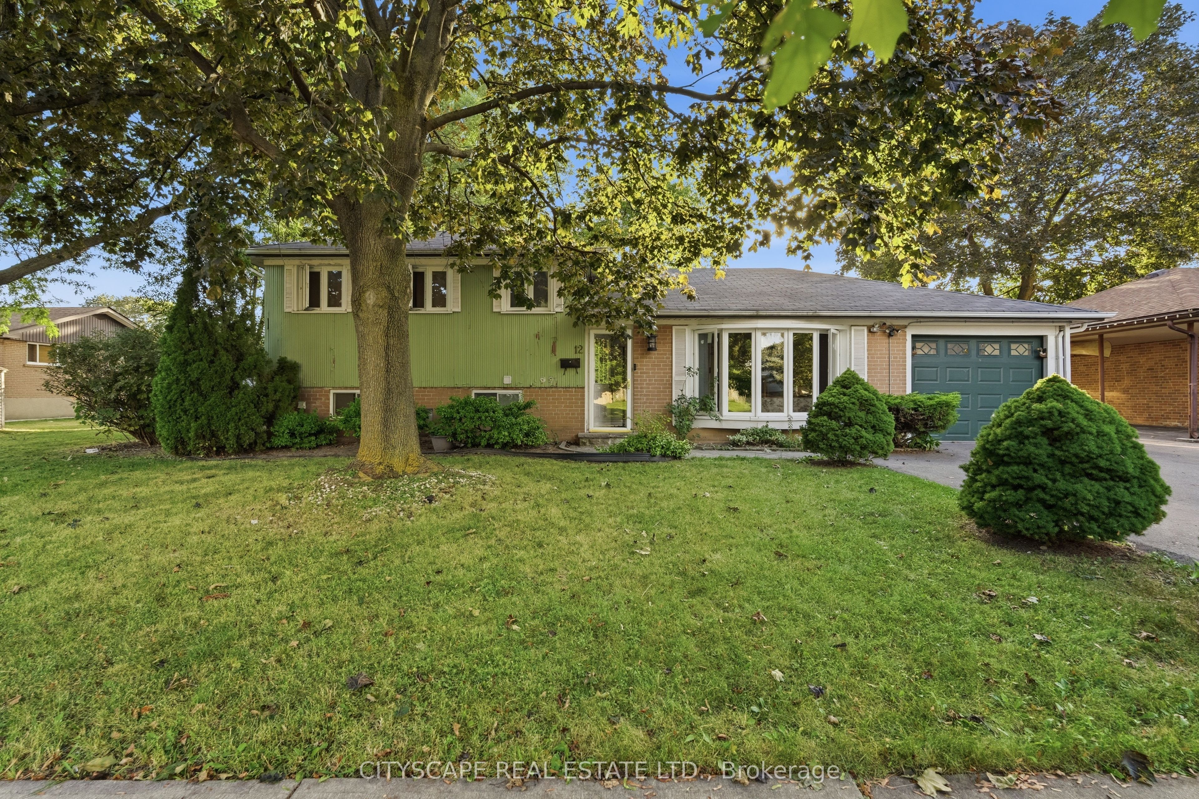 12 Vanderbrent Crescent, Toronto, ON M9R 3W8