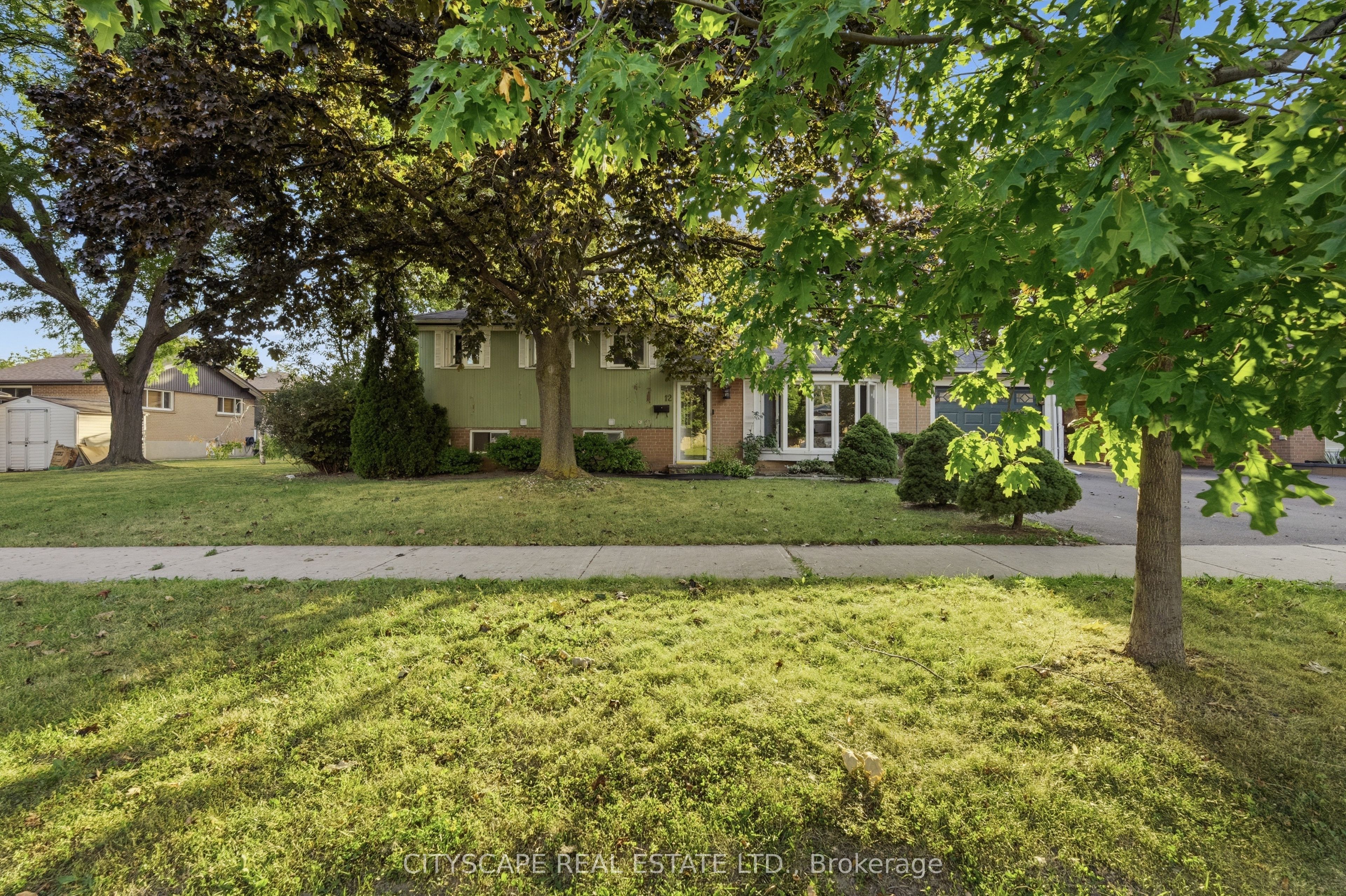12 Vanderbrent Crescent, Toronto, ON M9R 3W8 photo 2