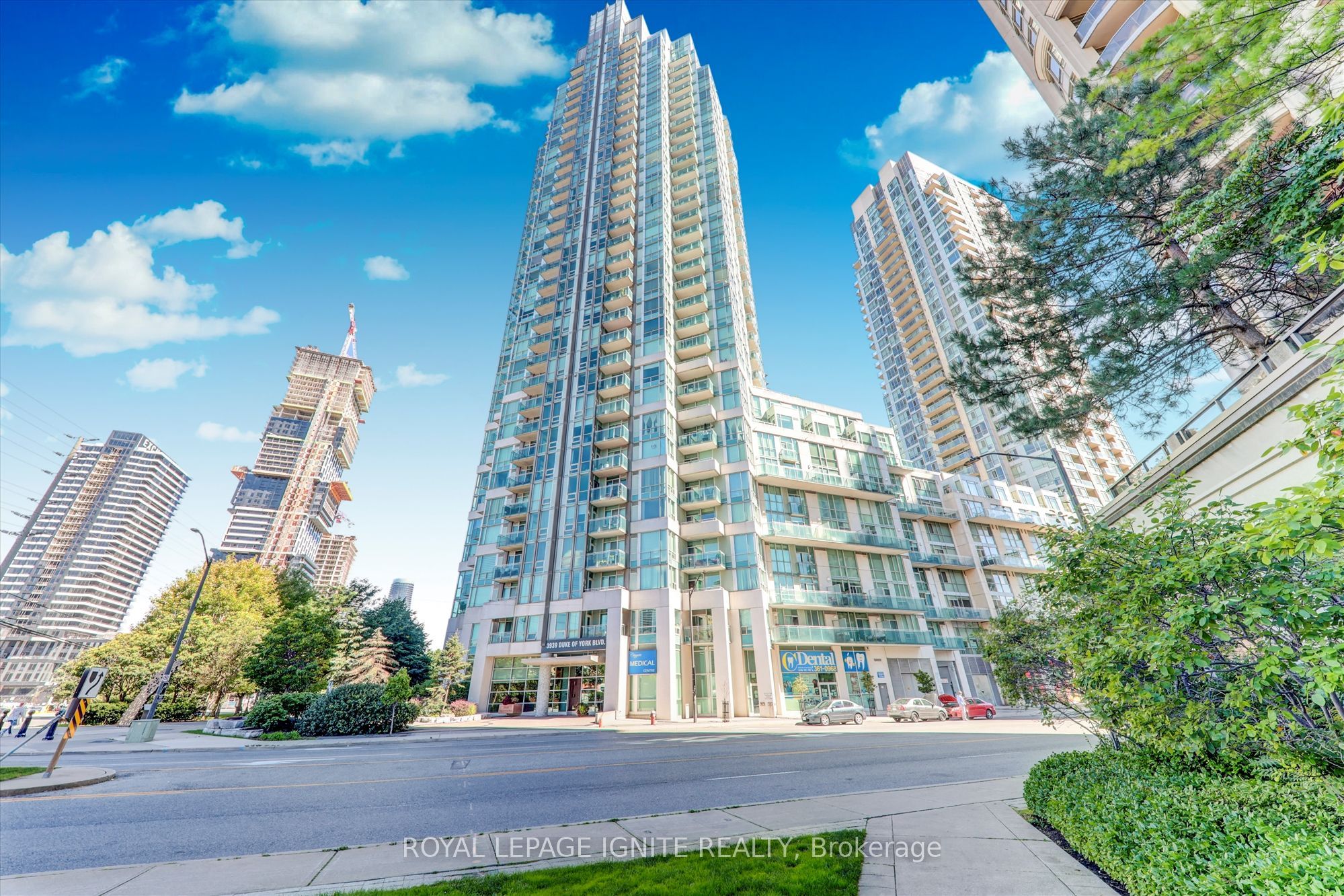 3939 Duke Of York Boulevard 402, Mississauga, ON L5B 4N2 photo 2
