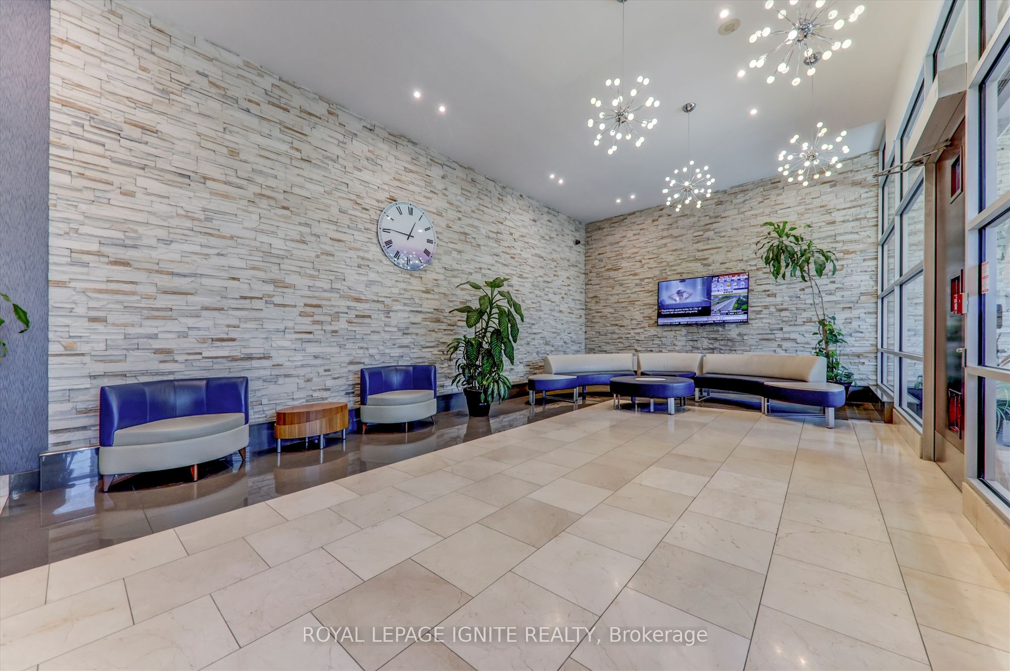 3939 Duke Of York Boulevard 402, Mississauga, ON L5B 4N2 photo 4
