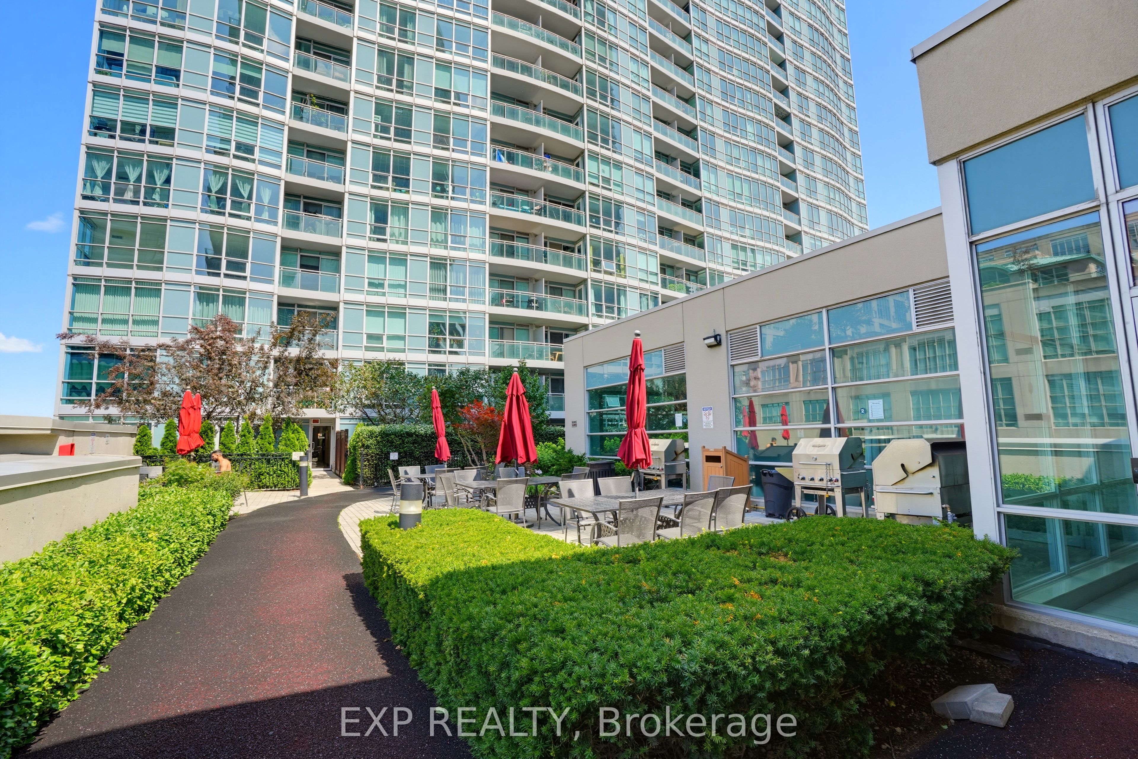 155 Legion Road N 813, Toronto, ON M8Y 0A7 photo 2