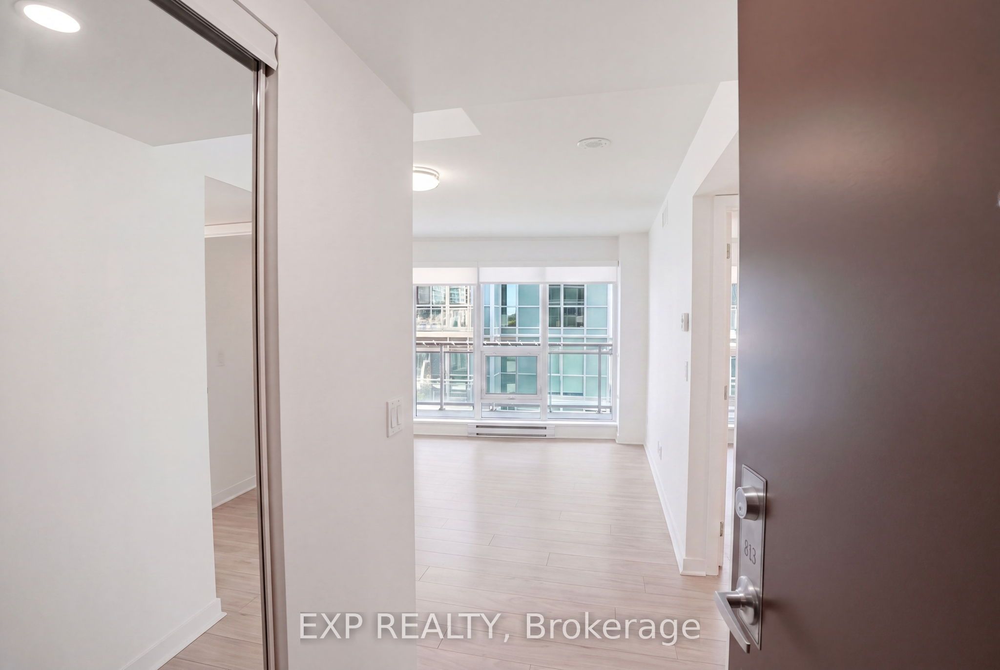 155 Legion Road N 813, Toronto, ON M8Y 0A7 photo 5