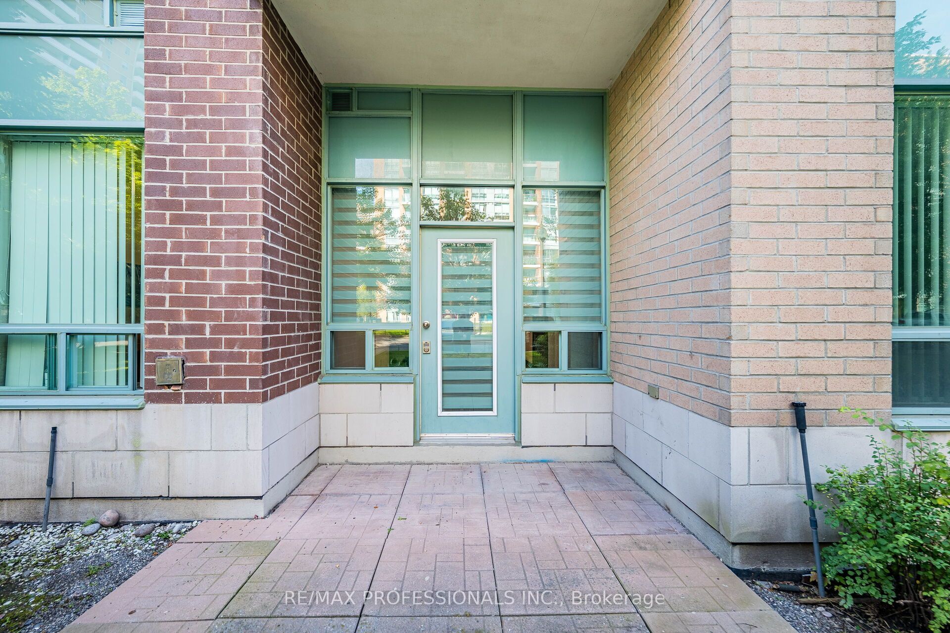7 Michael Power Place 101, Toronto, ON M9A 0A4 photo 4