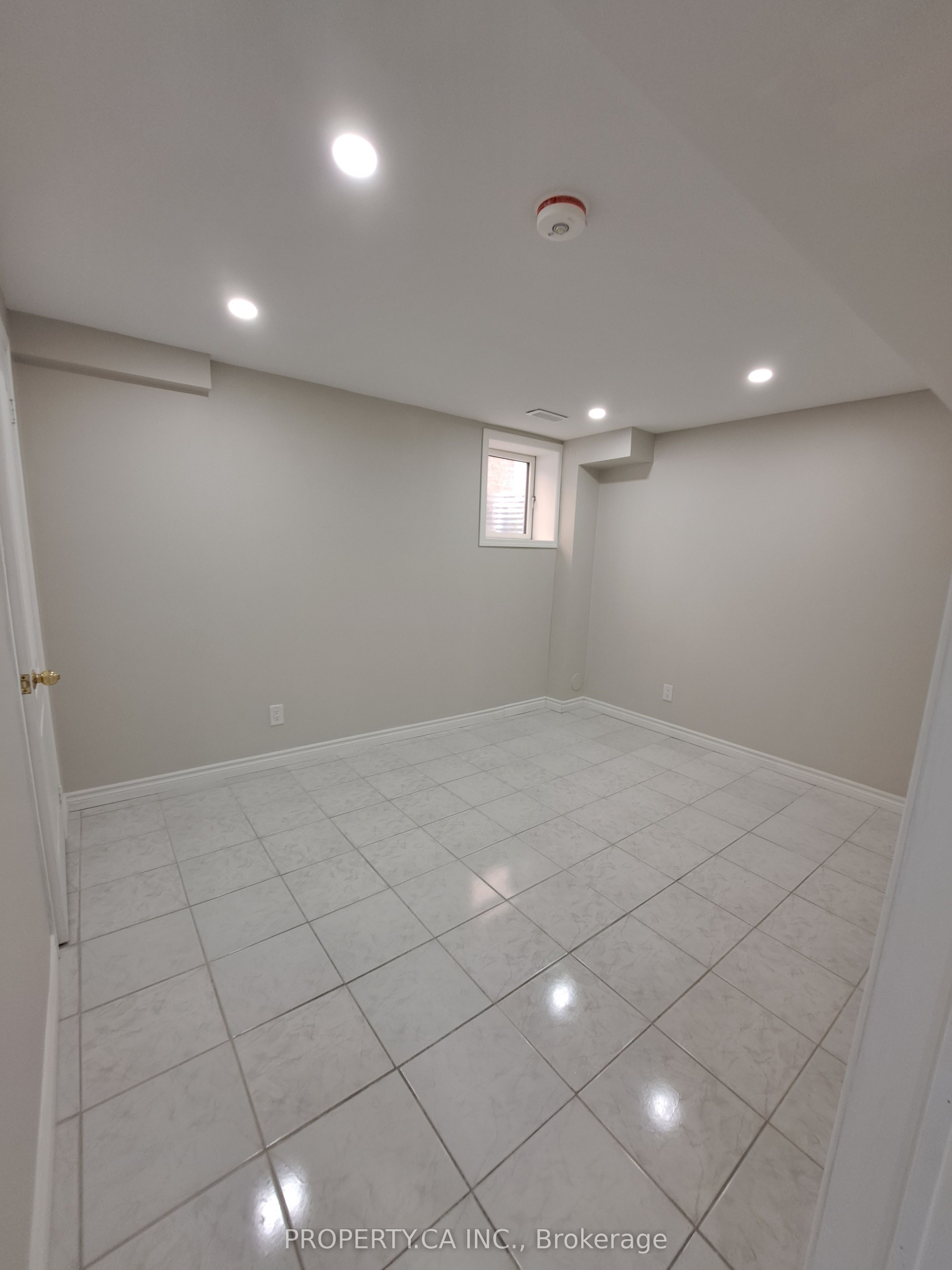 135 Sunny Meadow Boulevard Bsmt, Brampton, ON L6R 2H8 photo 3