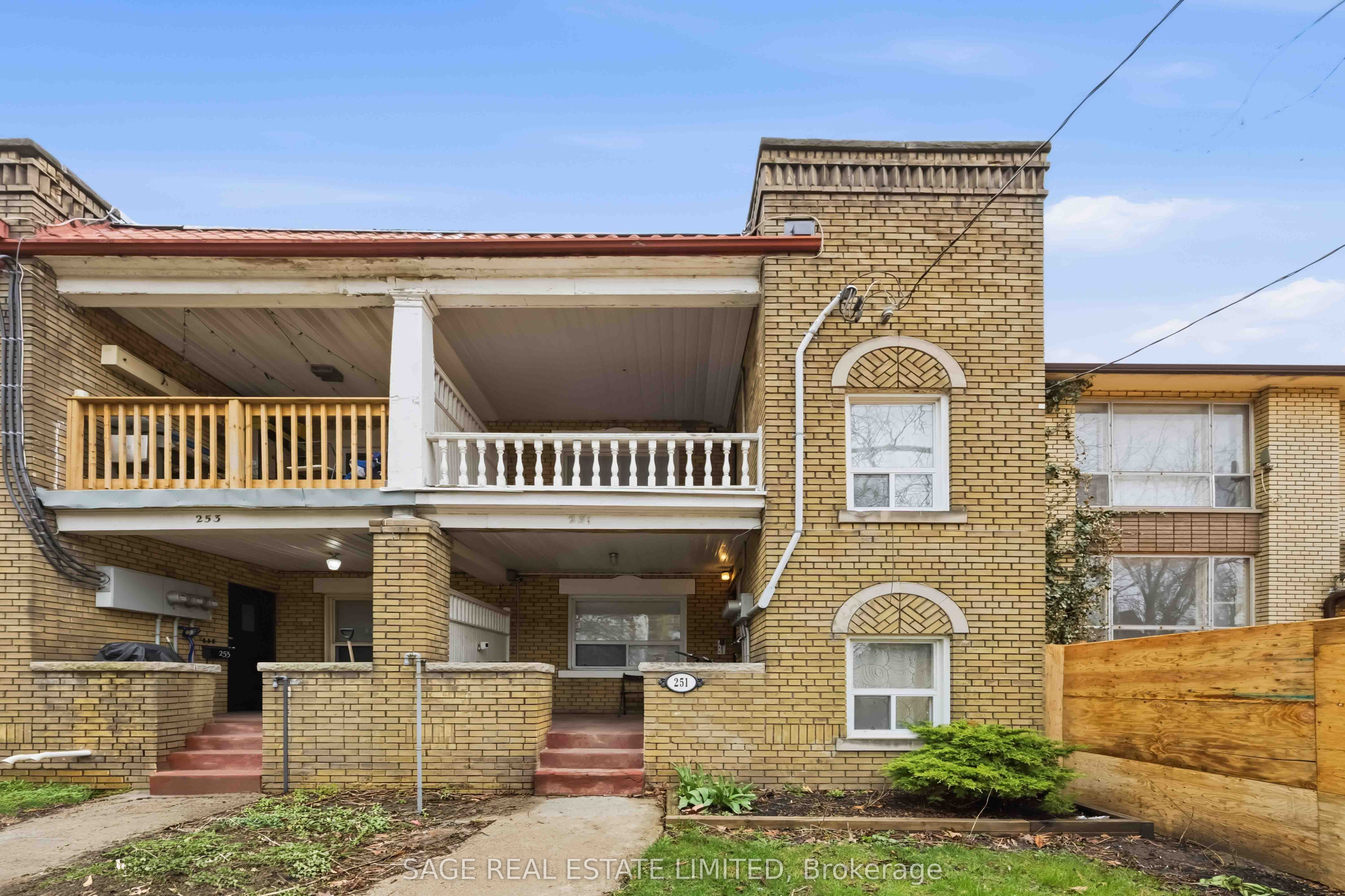 251 High Park Avenue Main, Toronto, ON M6P 2S5
