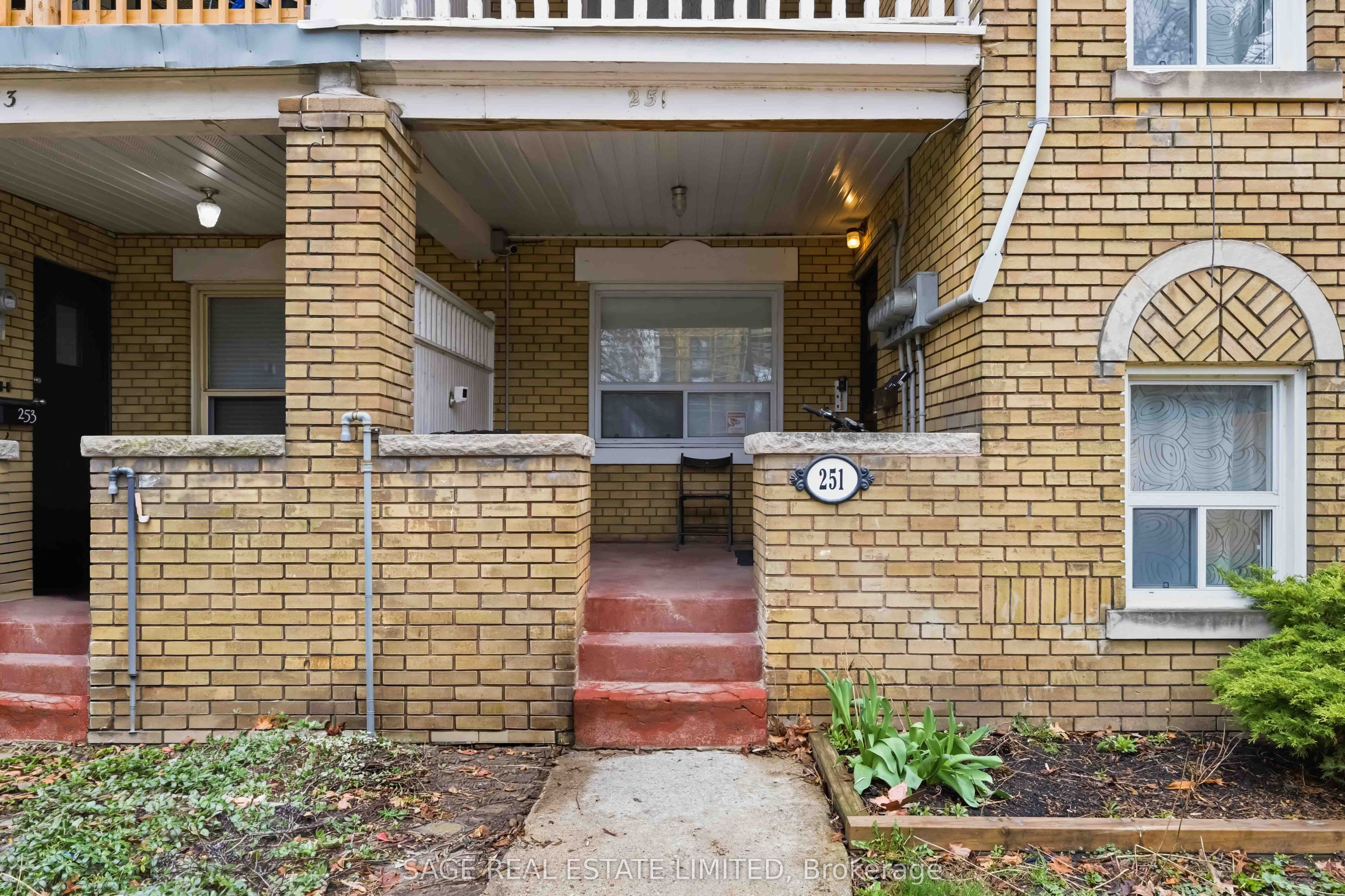 251 High Park Avenue Main, Toronto, ON M6P 2S5 photo 2