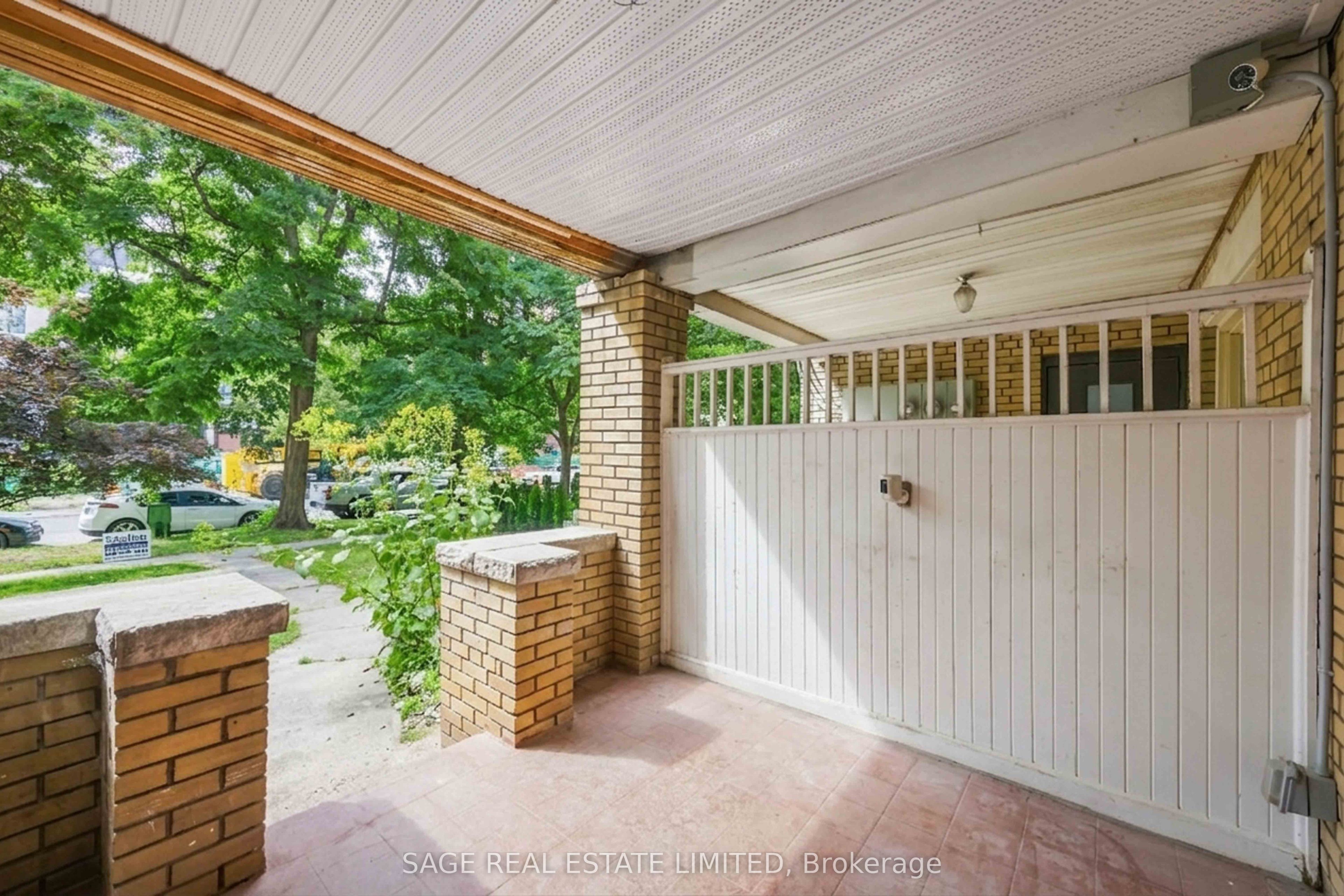 251 High Park Avenue Main, Toronto, ON M6P 2S5 photo 3