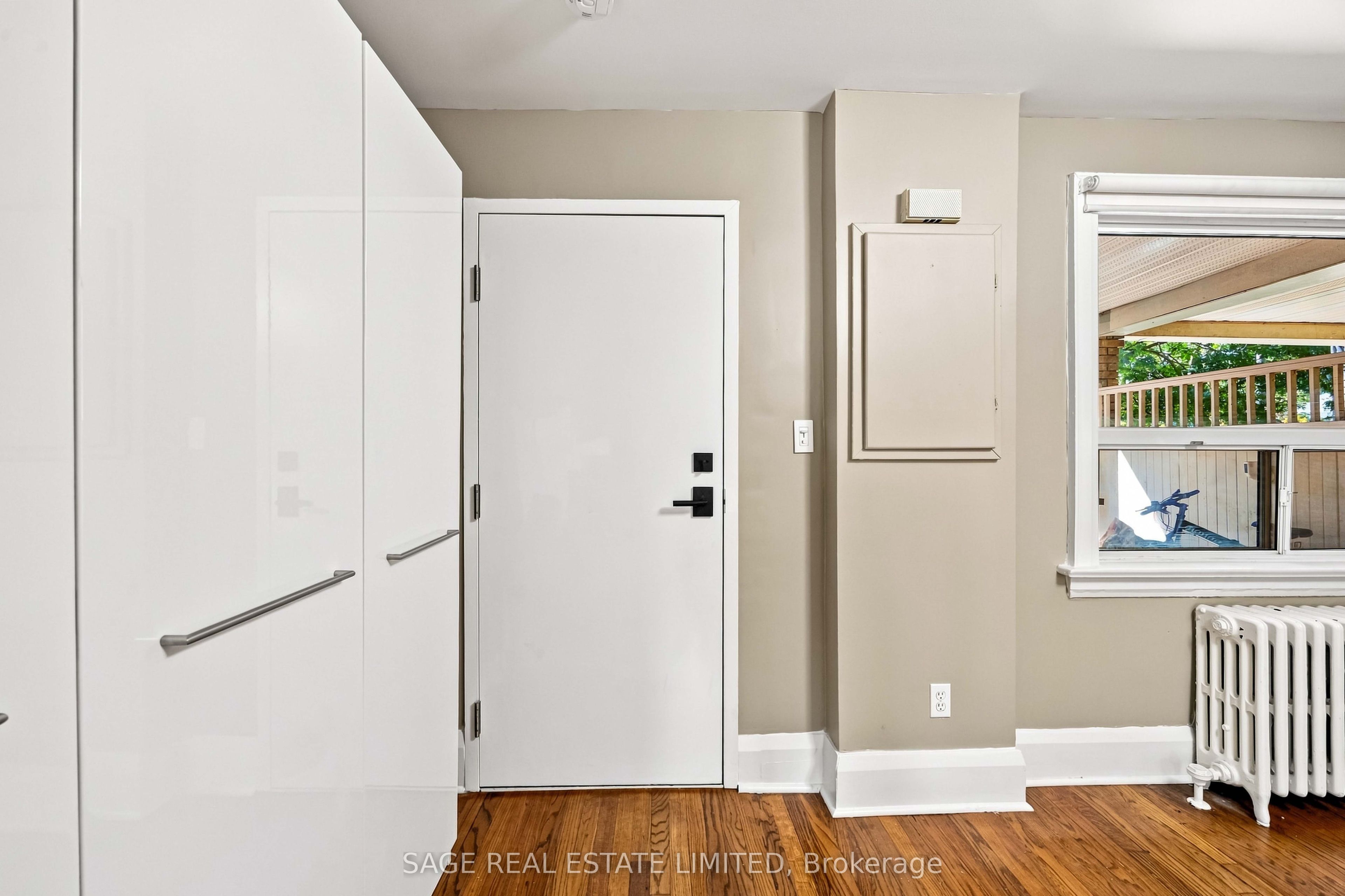 251 High Park Avenue Main, Toronto, ON M6P 2S5 photo 5
