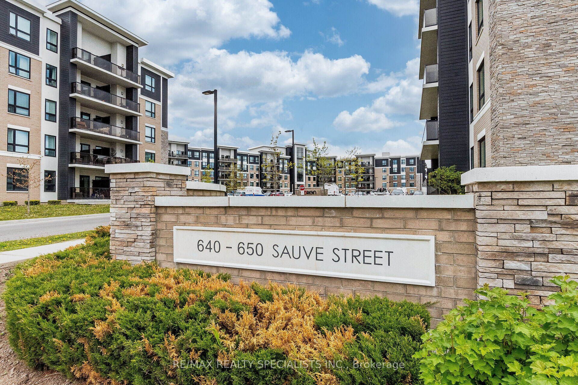 640 Sauve Street 221, Milton, ON L9T 7E3 photo 2