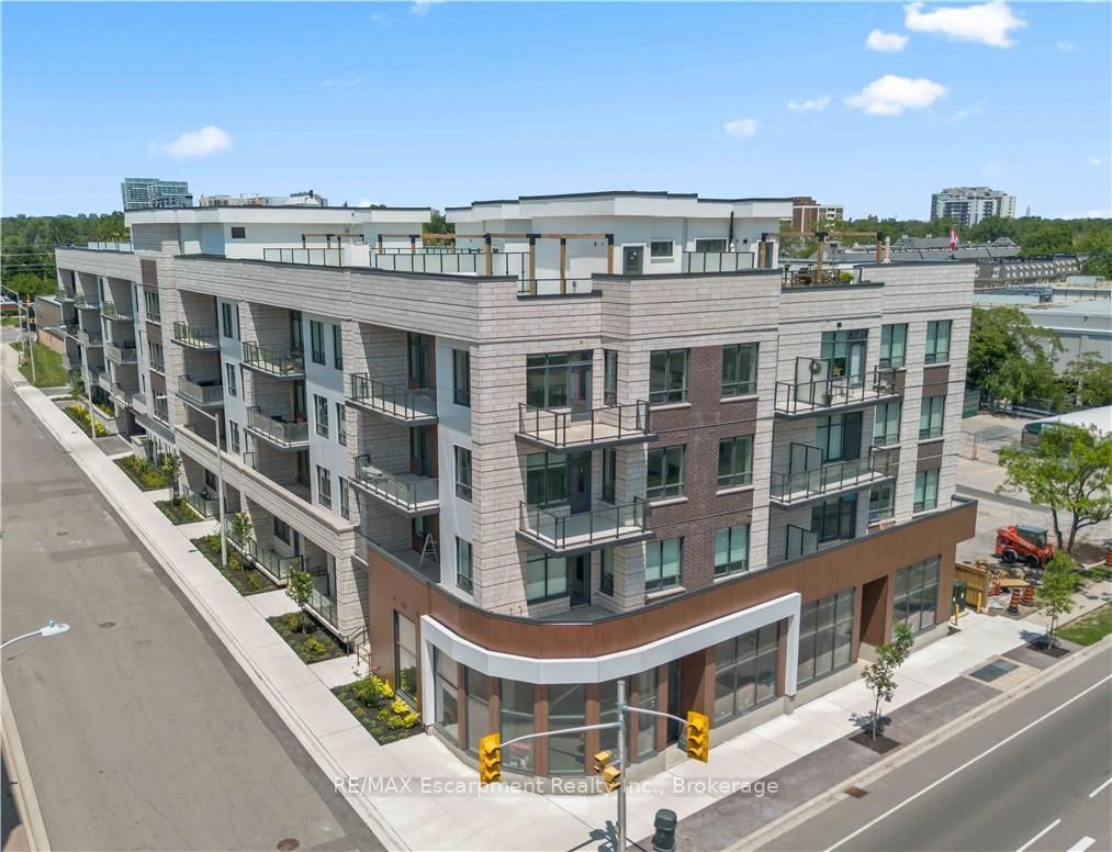 123 Maurice Drive 105, Oakville, ON L6K 2W6