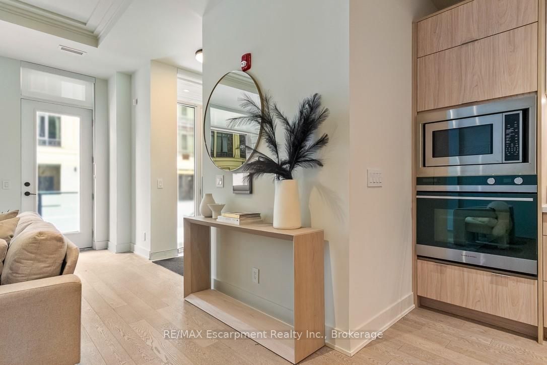 123 Maurice Drive 105, Oakville, ON L6K 2W6 photo 5