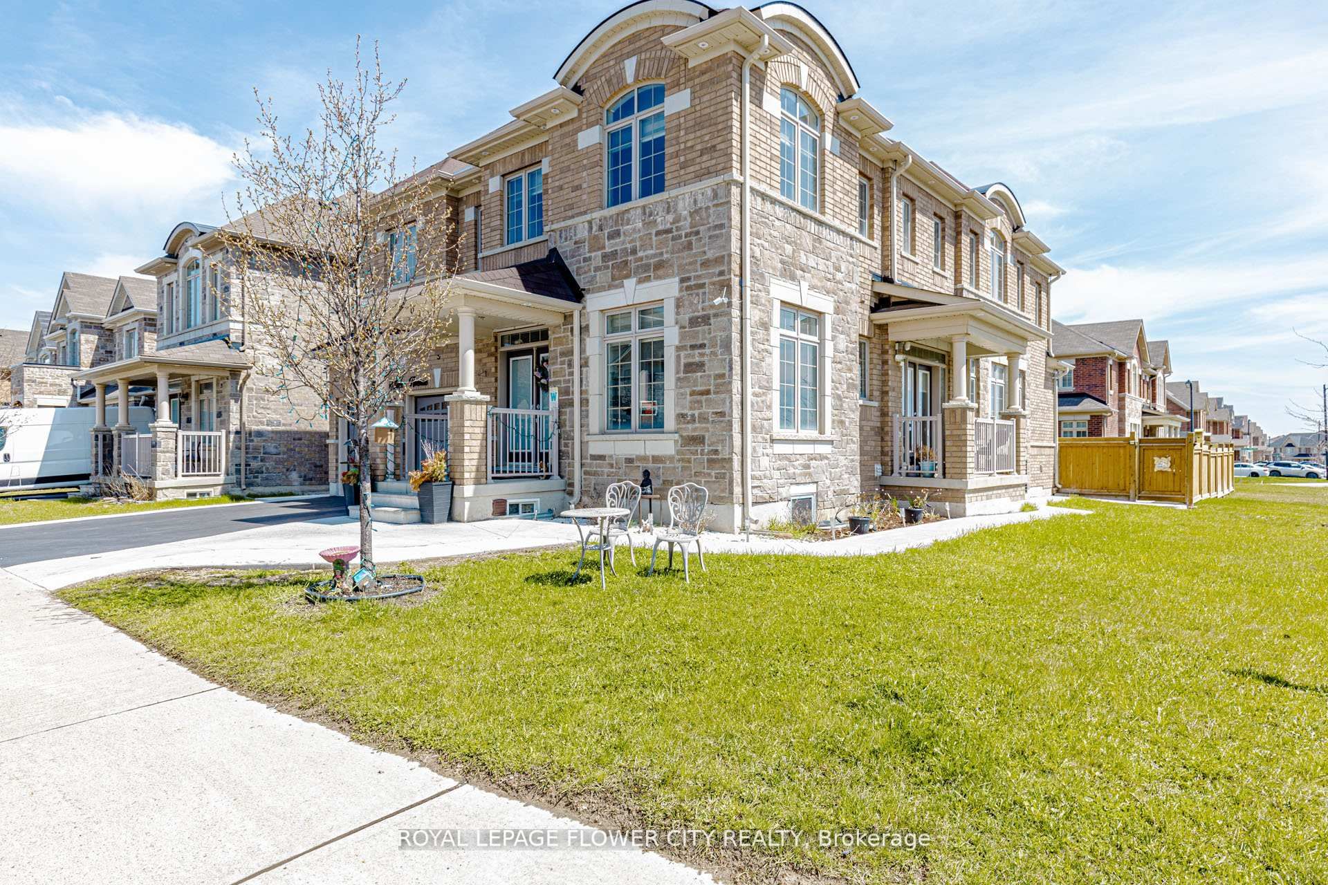 57 Dotchson Avenue, Caledon, ON L7C 4G7 photo 2