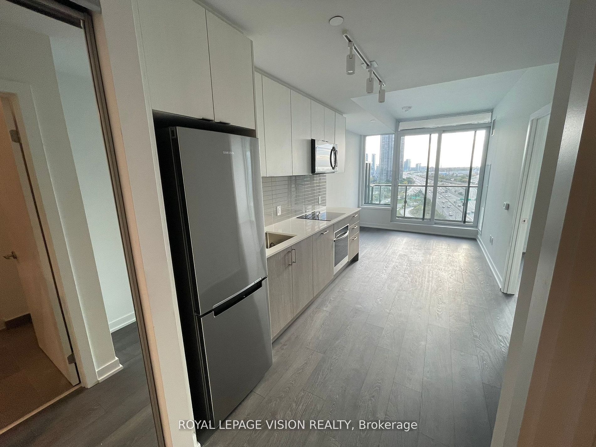 1928 Lake Shore Boulevard W 1715, Toronto, ON M6S 0B1 photo 4