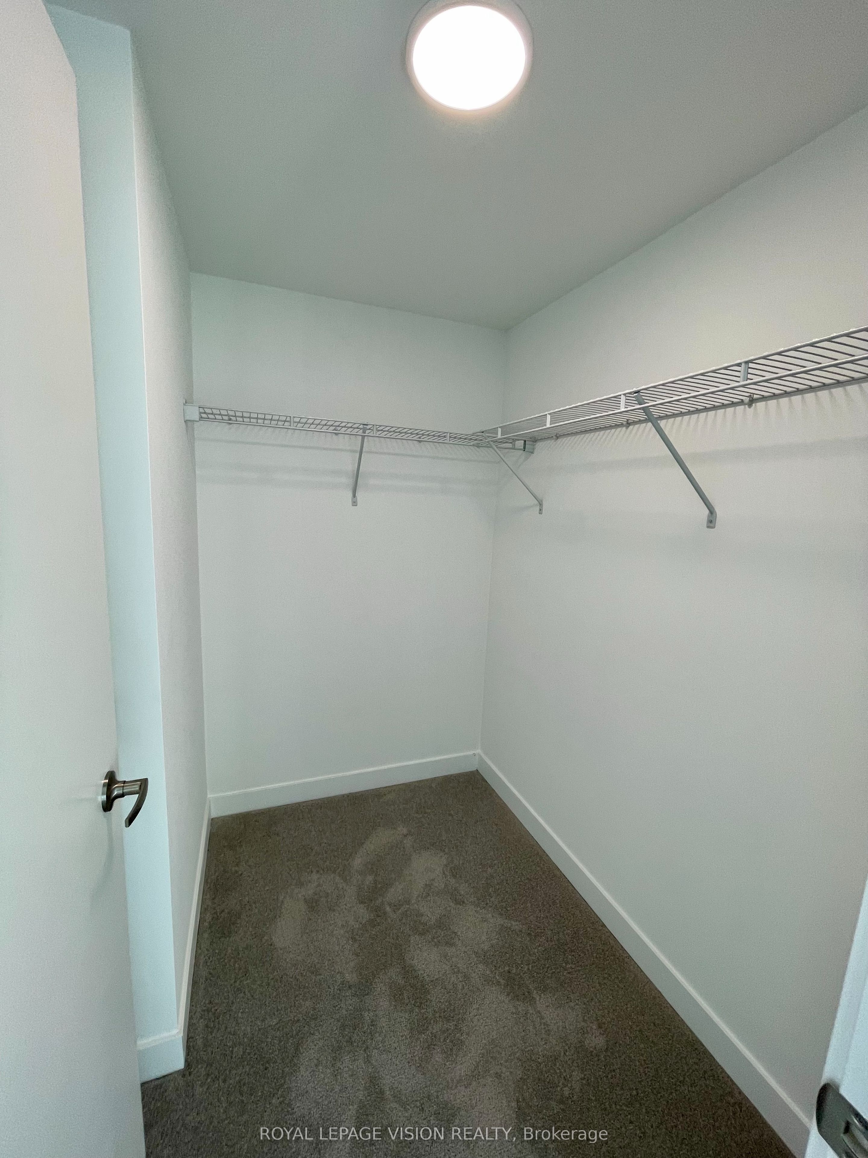 4010 Eglinton Avenue W 1905, Toronto, ON M9A 0G5 photo 3
