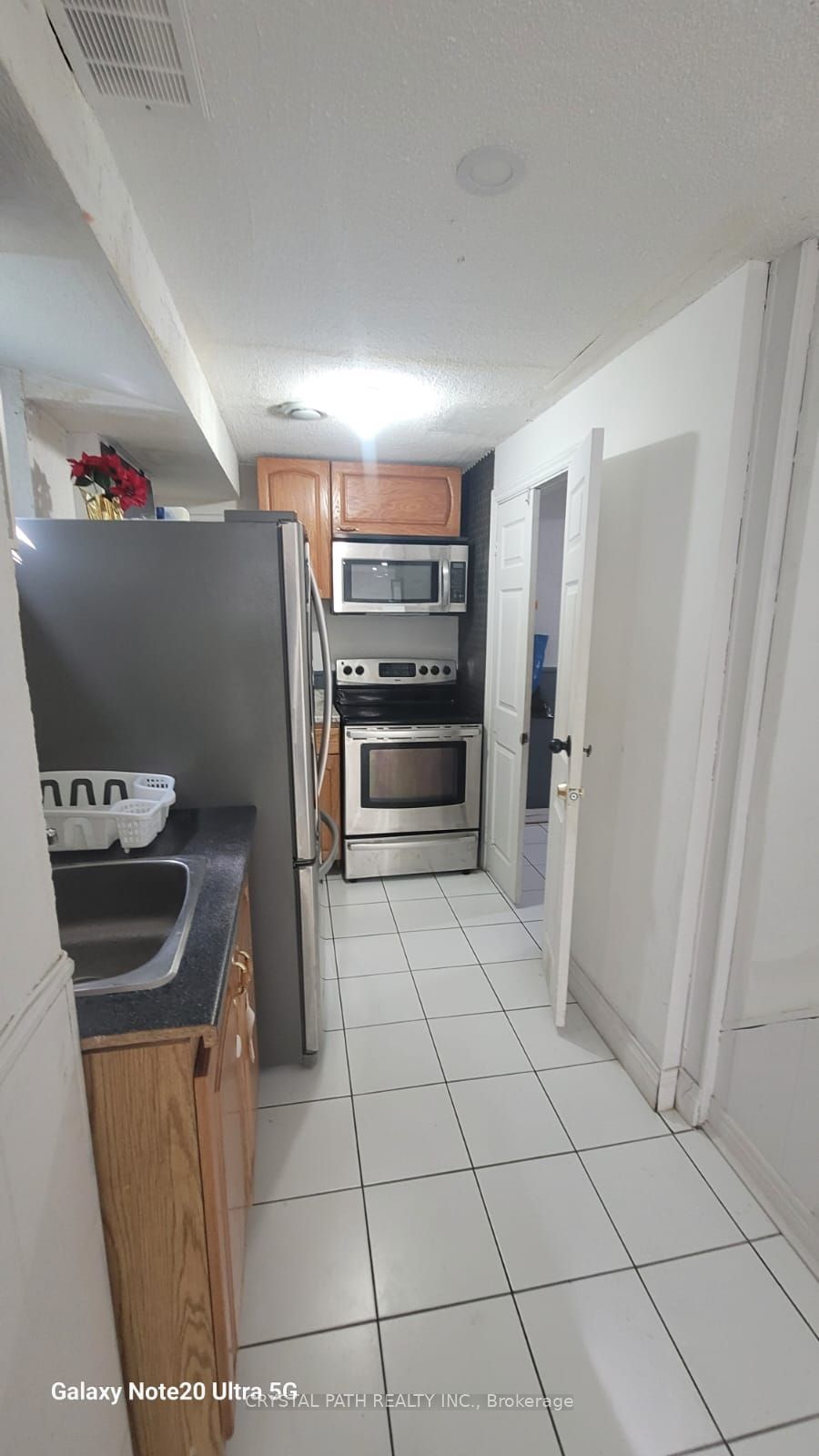 3308 Martins Pine Crescent Basement, Mississauga, ON L5L 1G4 photo 2