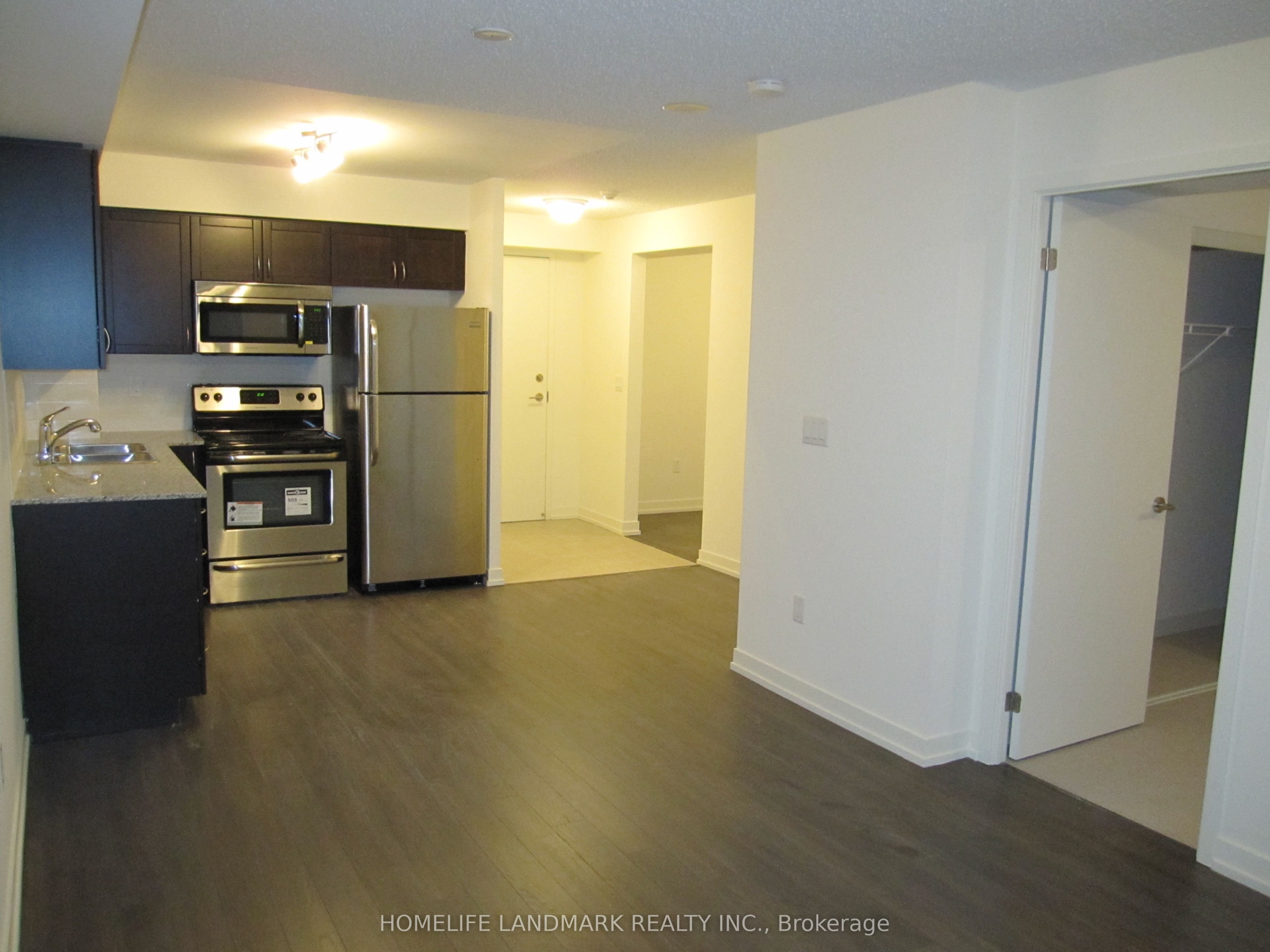 812 Lansdowne Avenue 619, Toronto, ON M6H 4K5 photo 2