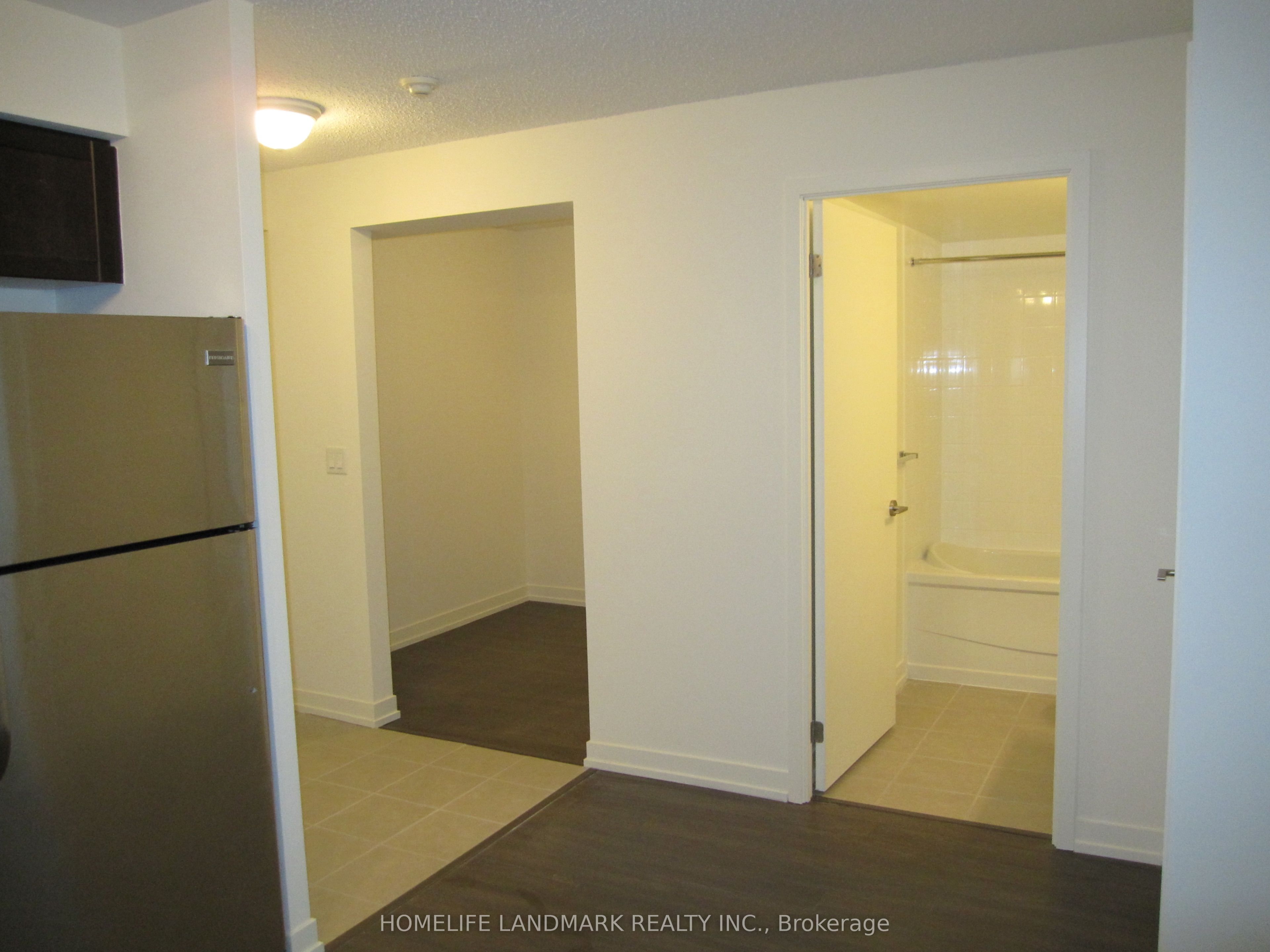812 Lansdowne Avenue 619, Toronto, ON M6H 4K5 photo 4