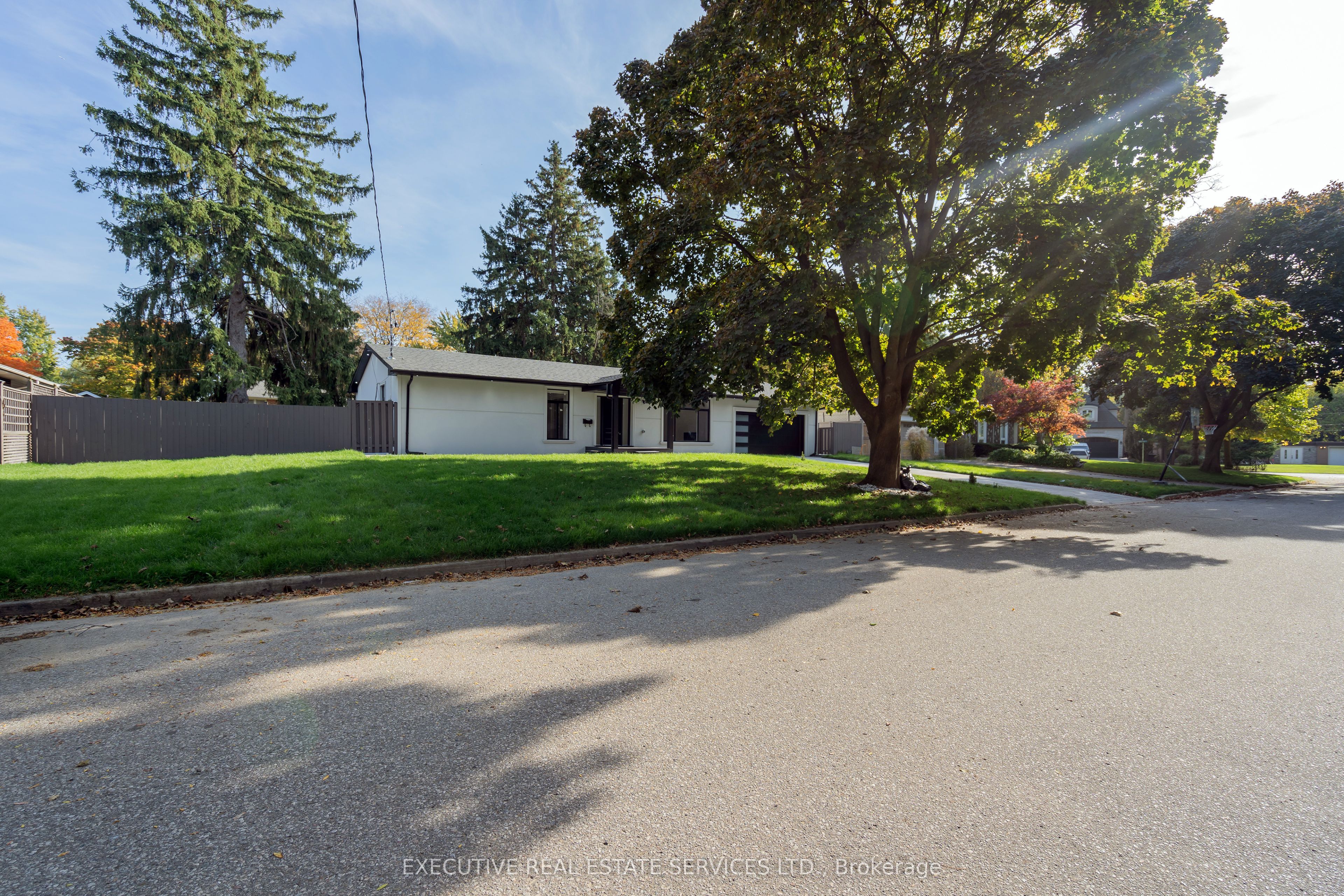 646 Sequin Crescent, Mississauga, ON L5H 1W5 photo 3