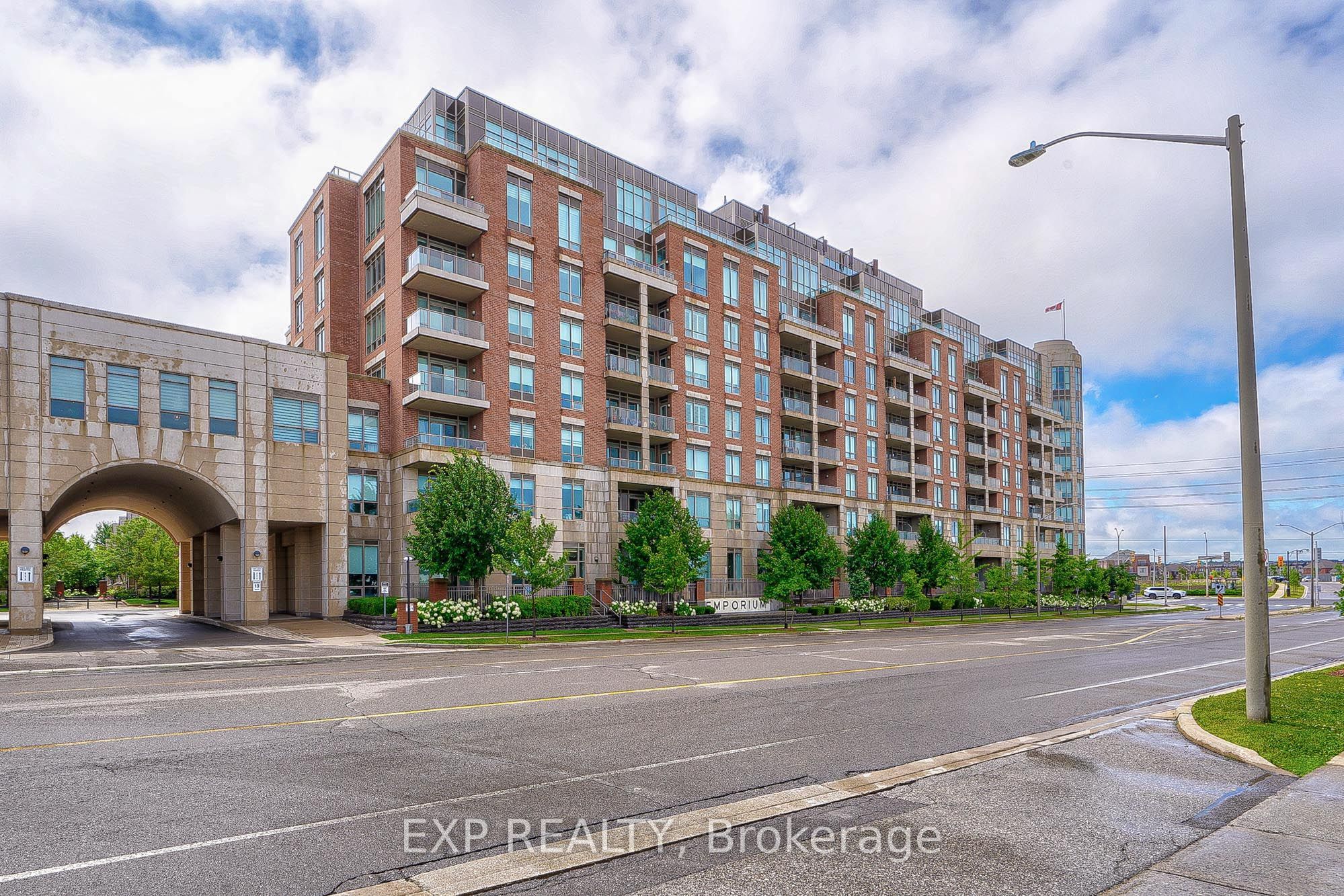 2480 Prince Michael Drive 622, Oakville, ON L6H 0H1 photo 2