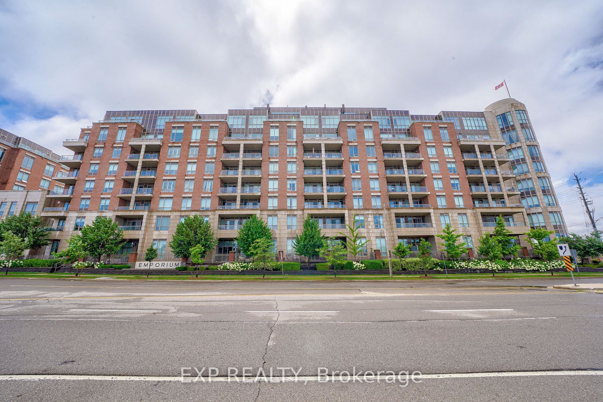 2480 Prince Michael Drive 622, Oakville, ON L6H 0H1 photo 3