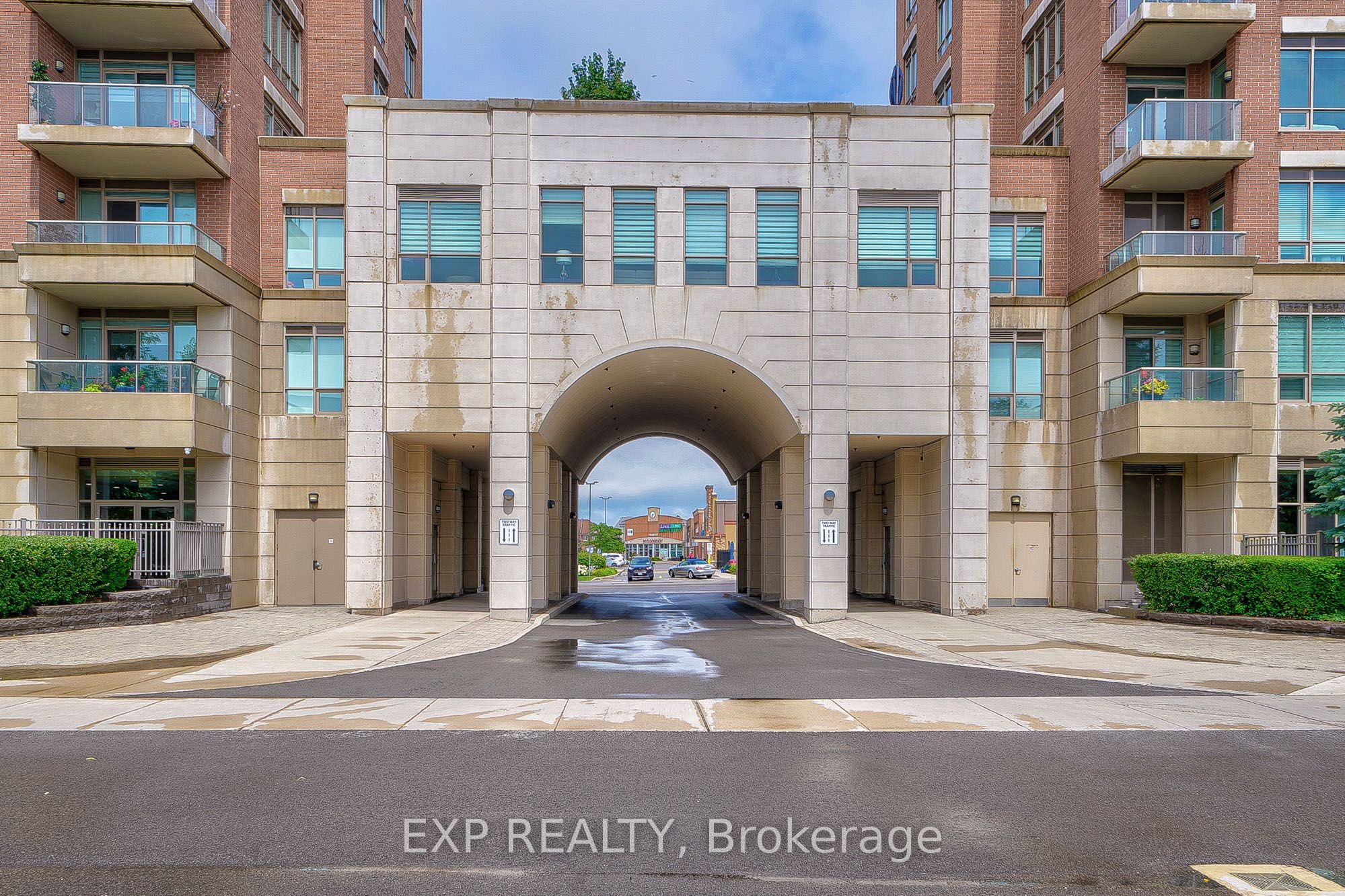 2480 Prince Michael Drive 622, Oakville, ON L6H 0H1 photo 5