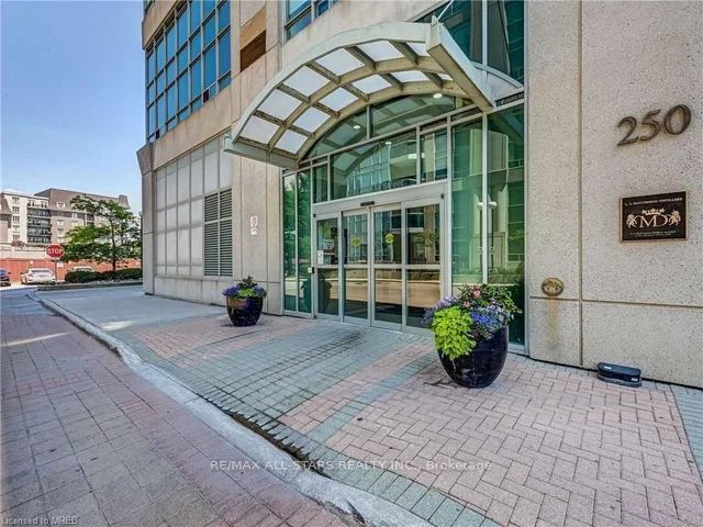 250 Manitoba Street 621, Toronto, ON M8Y 4G8 photo 2