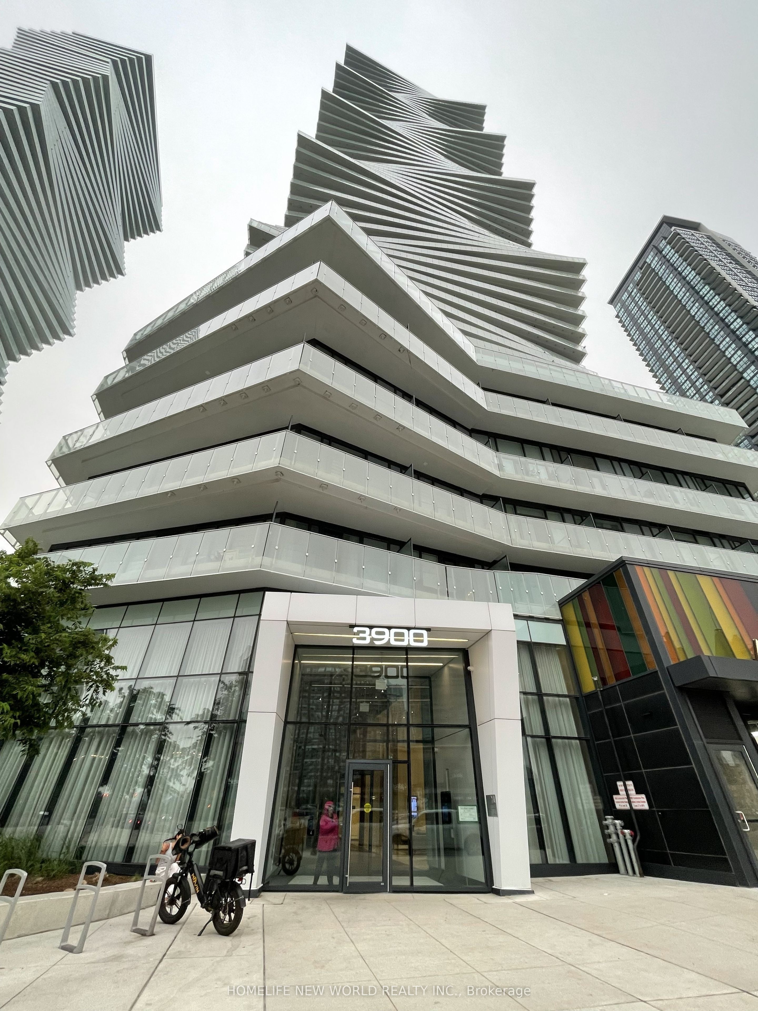 3900 Confederation Parkway 2109, Mississauga, ON L5B 0M3