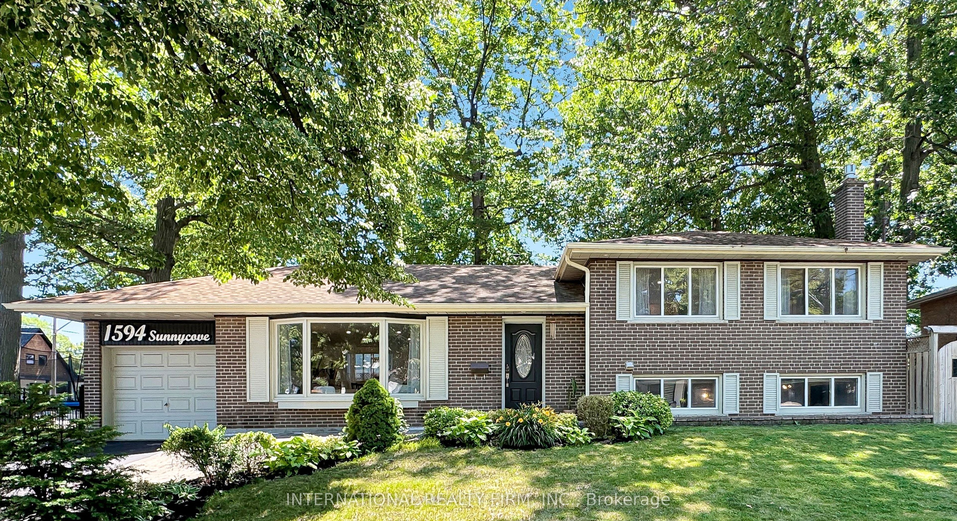 1594 Sunnycove Drive, Mississauga, ON L4X 1B5