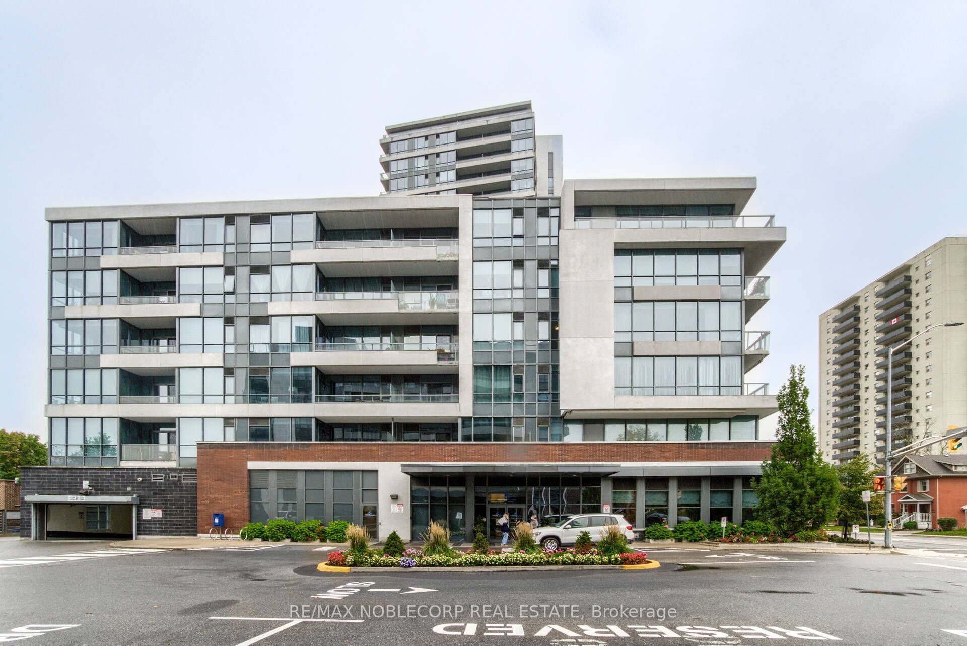 1 Hurontario Street 415, Mississauga, ON L5G 0A3 photo 2