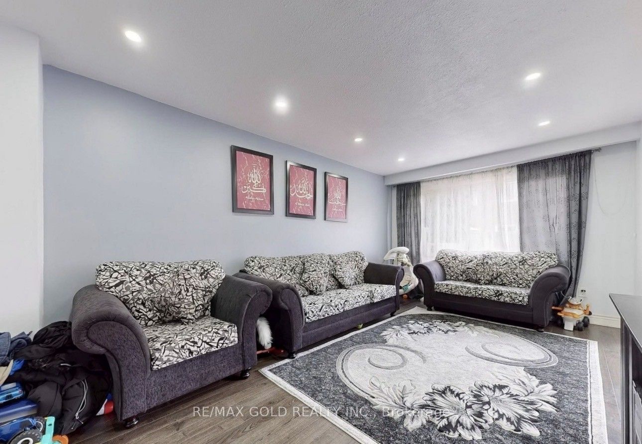 7033 Netherbrae Road 8, Mississauga, ON L4T 2W2 photo 2