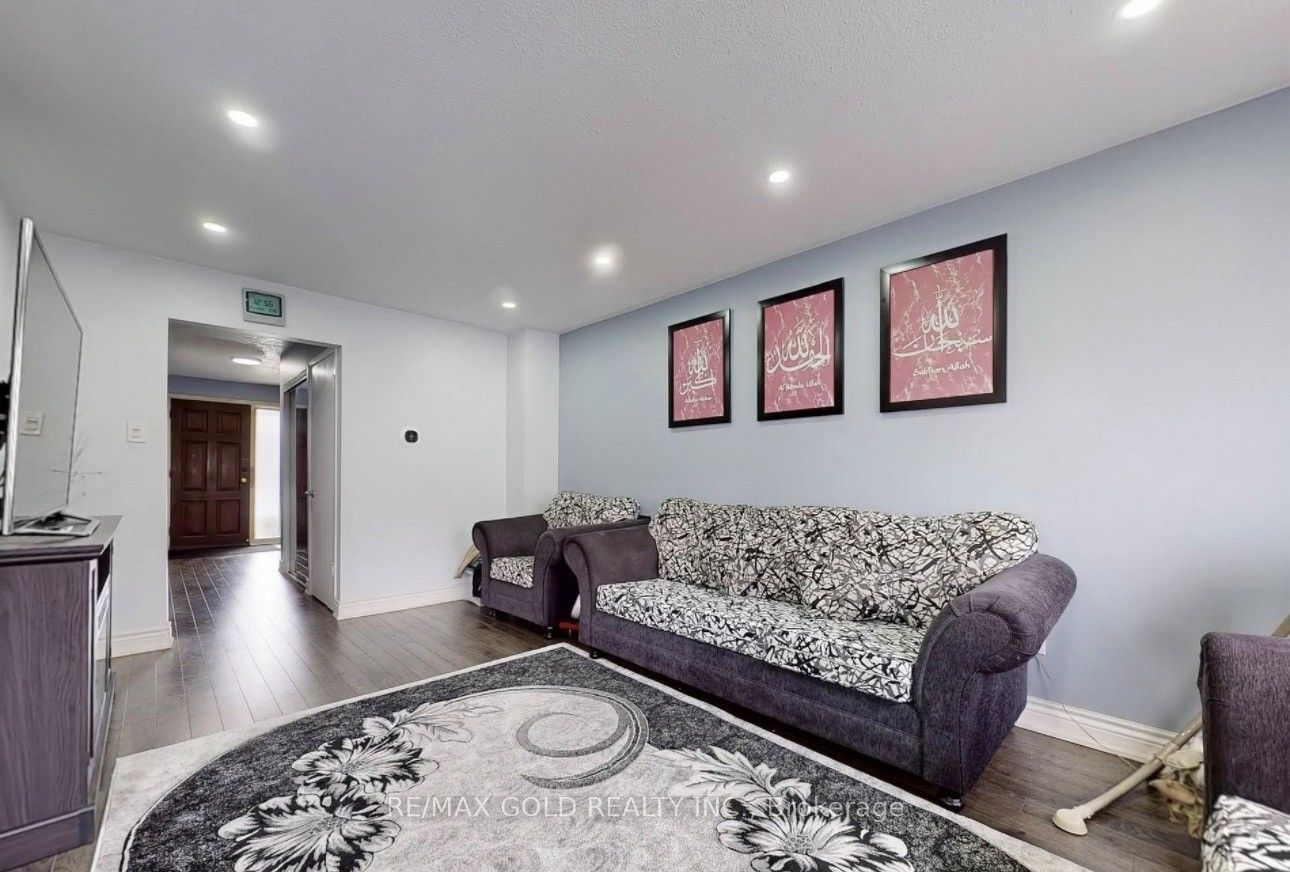 7033 Netherbrae Road 8, Mississauga, ON L4T 2W2 photo 4
