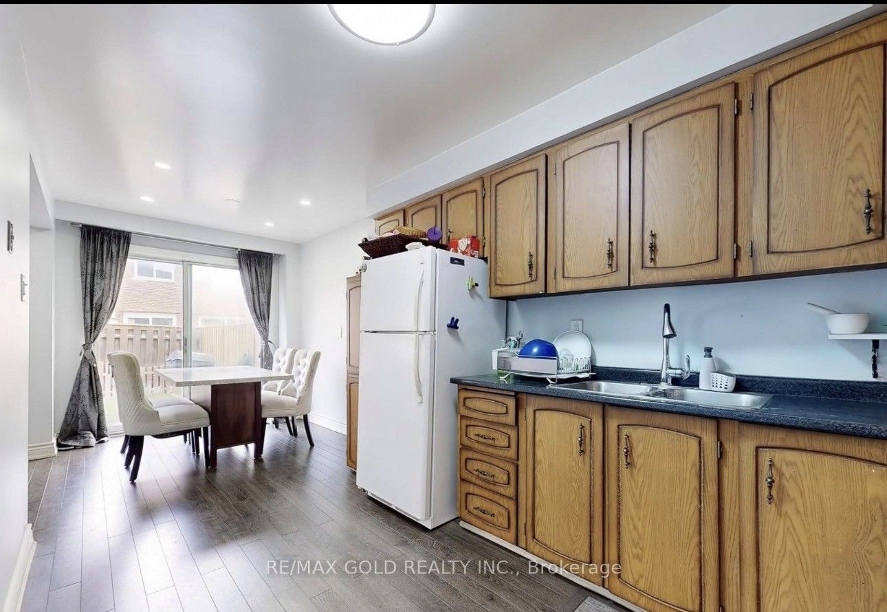 7033 Netherbrae Road 8, Mississauga, ON L4T 2W2 photo 5