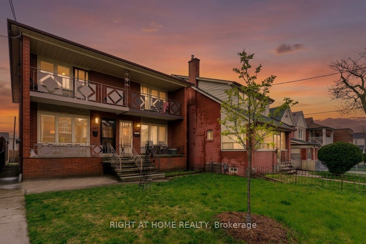 147 Ascot Avenue, Toronto, ON M6E 1G5
