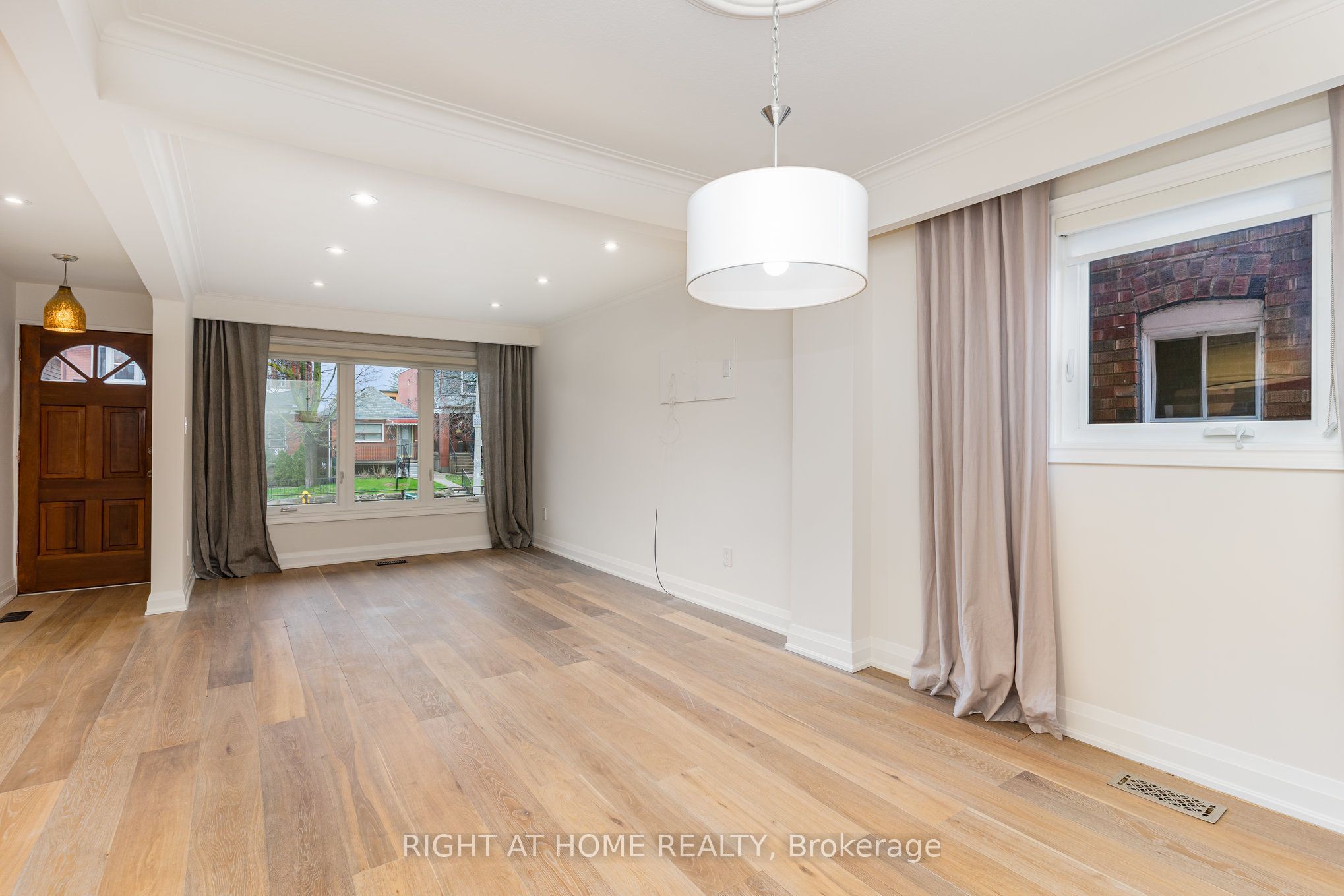147 Ascot Avenue, Toronto, ON M6E 1G5 photo 2