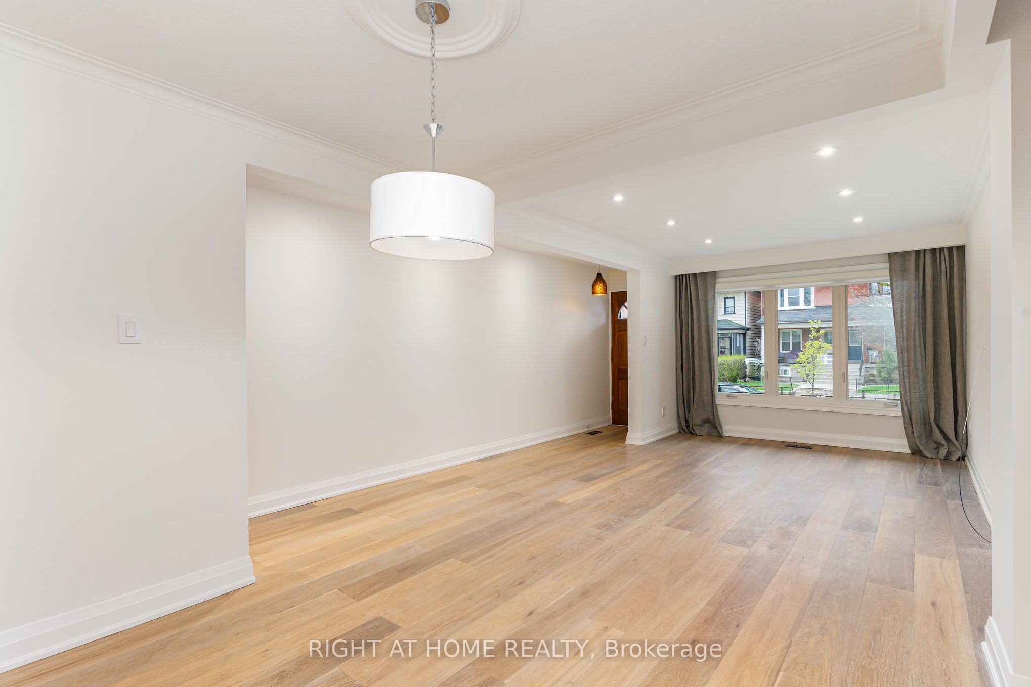 147 Ascot Avenue, Toronto, ON M6E 1G5 photo 5