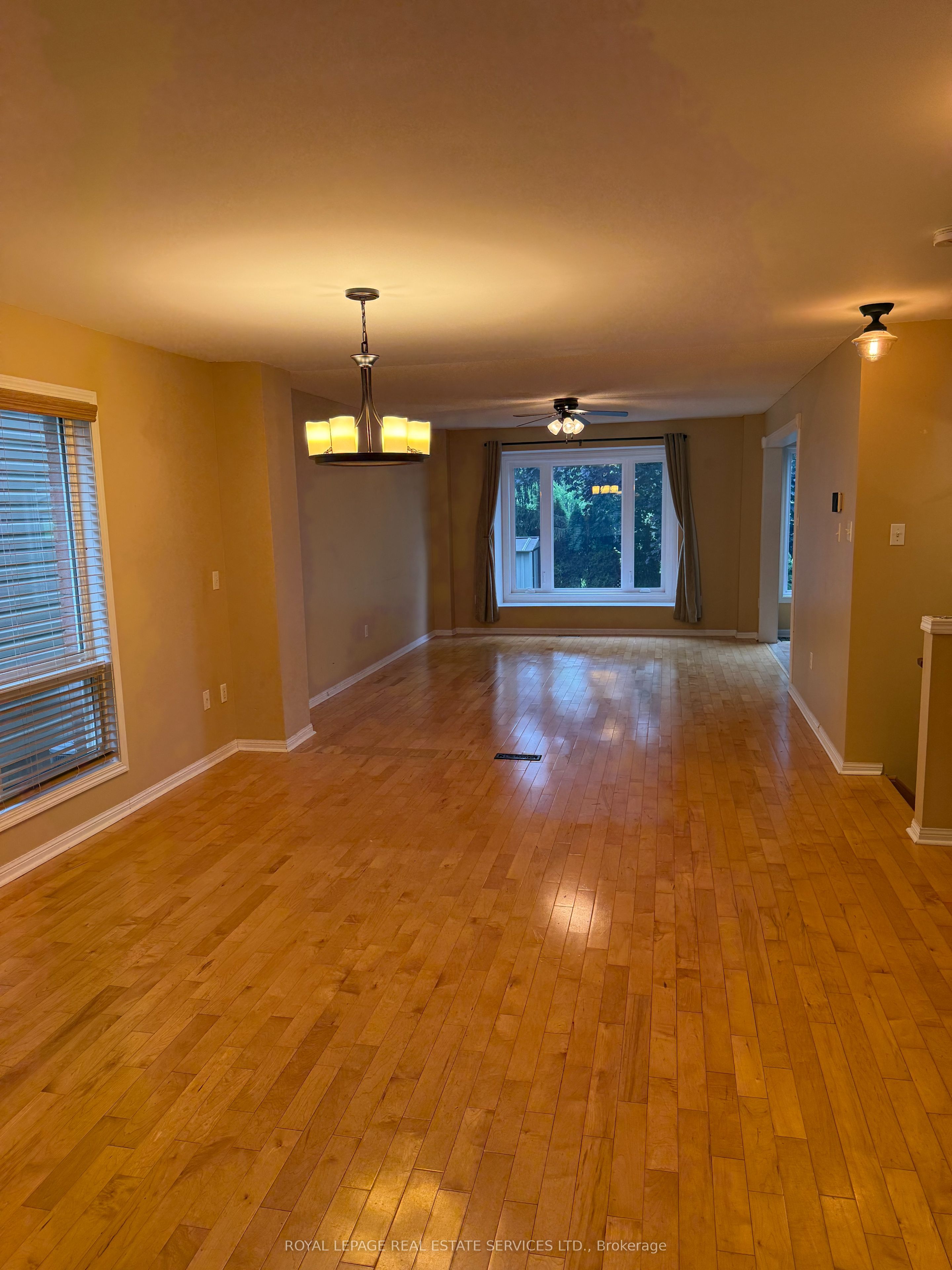 2254 Pathfinder Drive, Burlington, ON L7L 6L6 photo 2