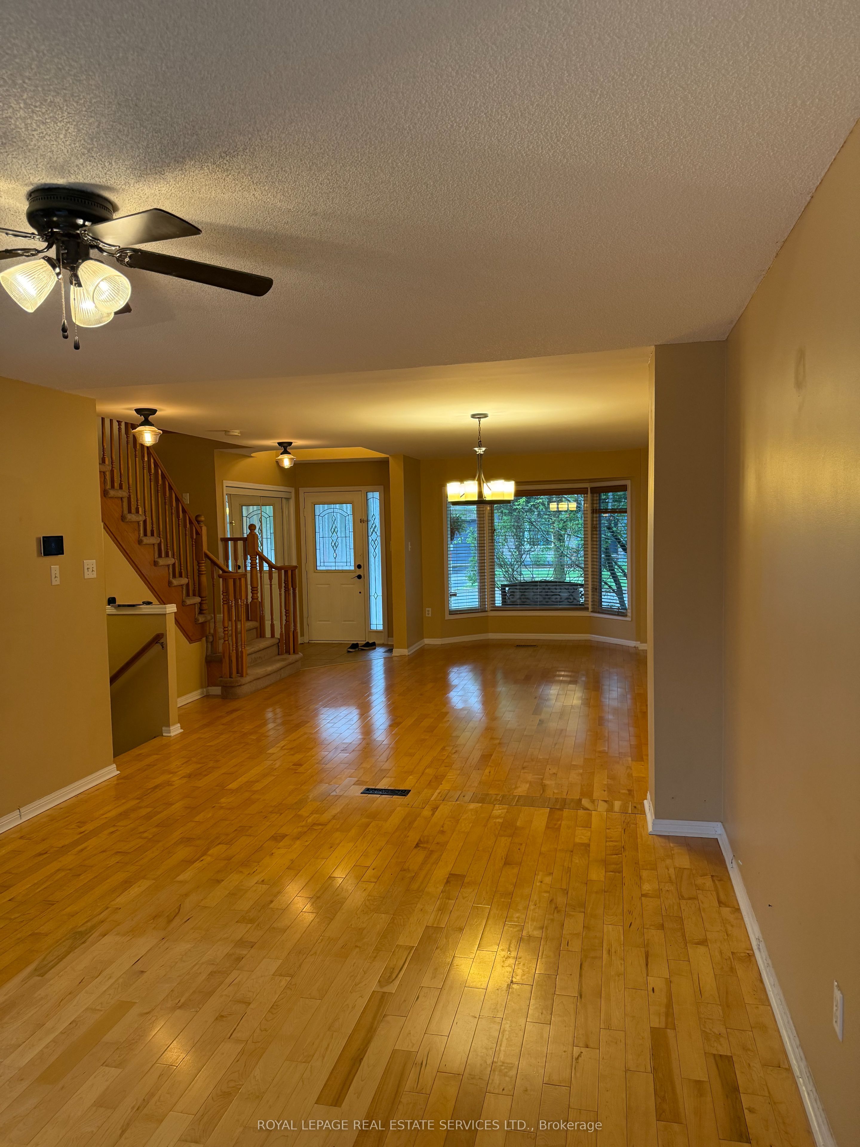 2254 Pathfinder Drive, Burlington, ON L7L 6L6 photo 3