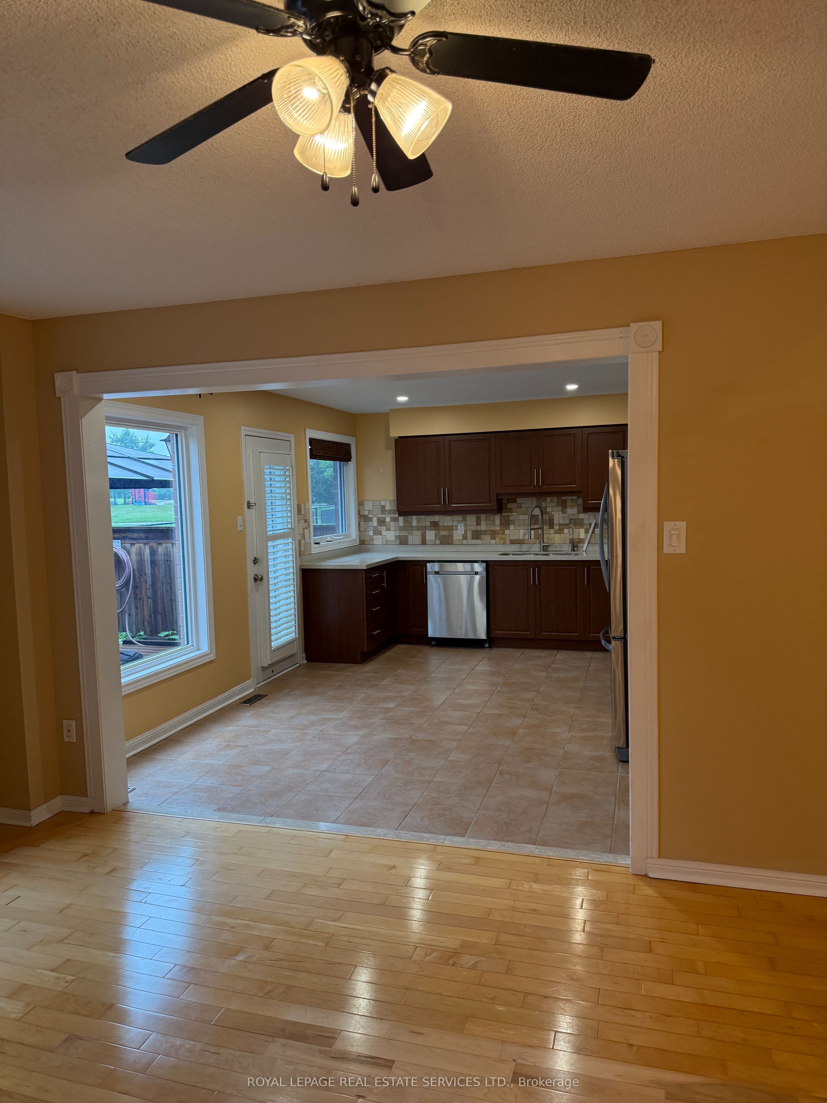 2254 Pathfinder Drive, Burlington, ON L7L 6L6 photo 4