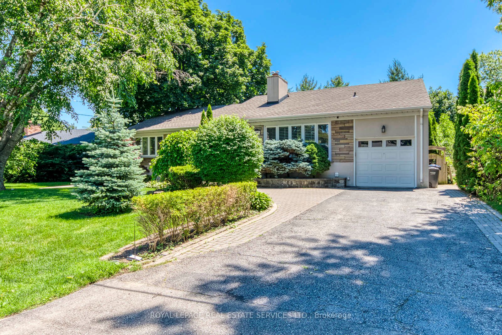 1602 Lincolnshire Boulevard, Mississauga, ON L5E 2S7