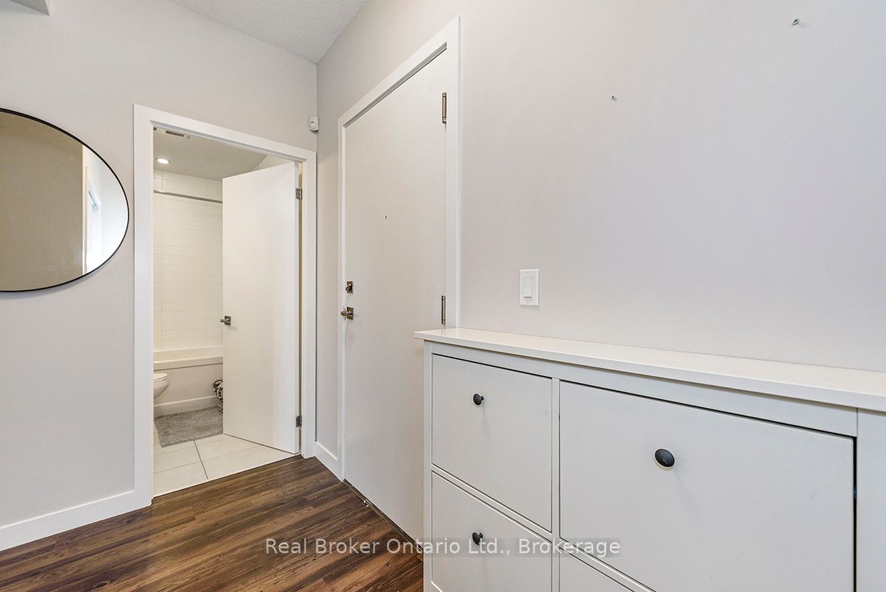 2081 Fairview Street 611, Burlington, ON L7R 0E4 photo 2